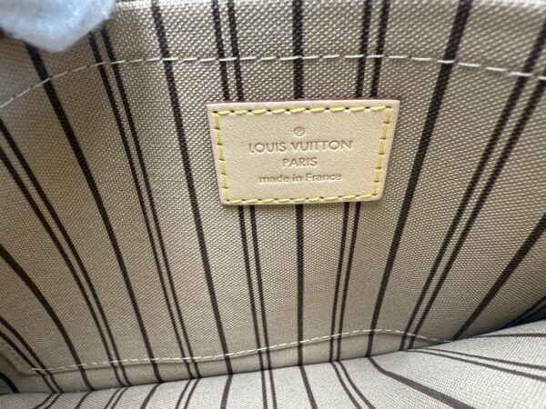 Authentic Louis Vuitton Neverfull MM/GM pouch, Monogram beige - Image 16