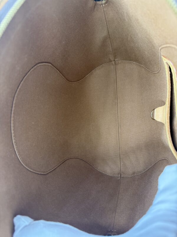 Authentic Louis Vuitton Ellipse MM, with LV strap or gold generic crossbody strap - Image 26