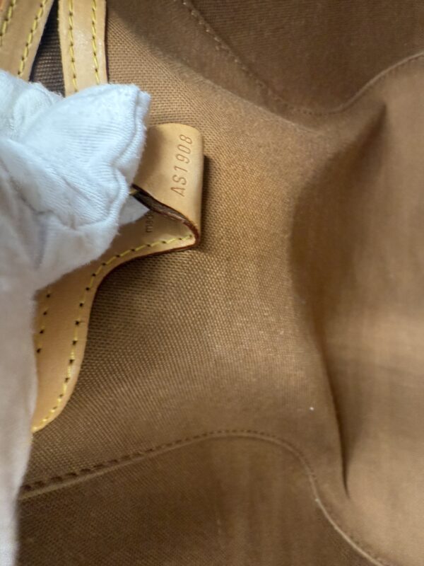 Authentic Louis Vuitton Ellipse MM, with LV strap or gold generic crossbody strap - Image 27