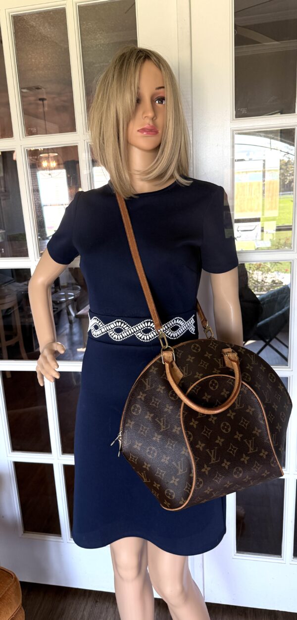 Authentic Louis Vuitton Ellipse MM, with LV strap or gold generic crossbody strap - Image 38
