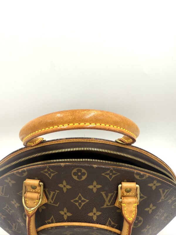 Authentic Louis Vuitton Ellipse MM, with LV strap or gold generic crossbody strap - Image 16
