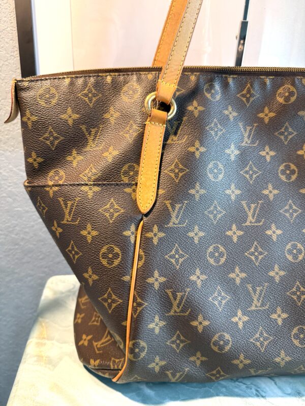 Authentic Louis Vuitton Totally GM - Image 5