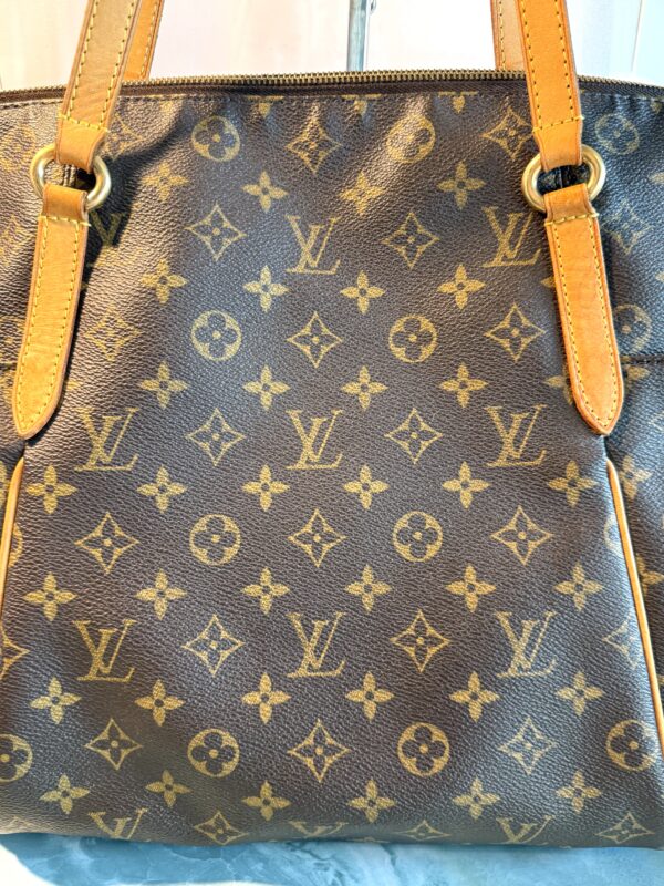 Authentic Louis Vuitton Totally GM - Image 6
