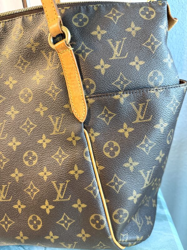 Authentic Louis Vuitton Totally GM - Image 9