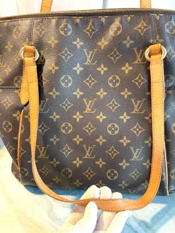 Authentic Louis Vuitton Totally GM - Image 8