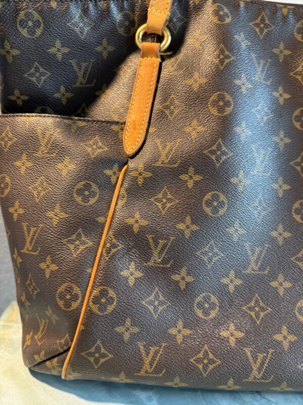 Authentic Louis Vuitton Totally GM - Image 15