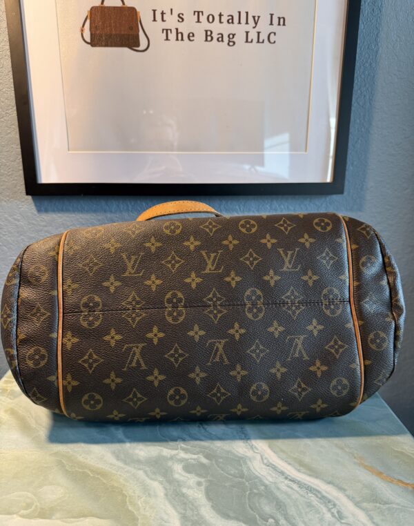 Authentic Louis Vuitton Totally GM - Image 20