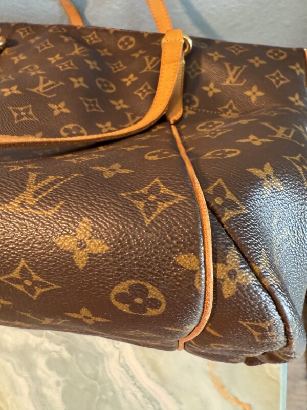Authentic Louis Vuitton Totally GM - Image 23
