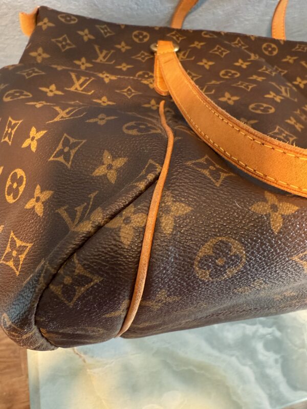 Authentic Louis Vuitton Totally GM - Image 22