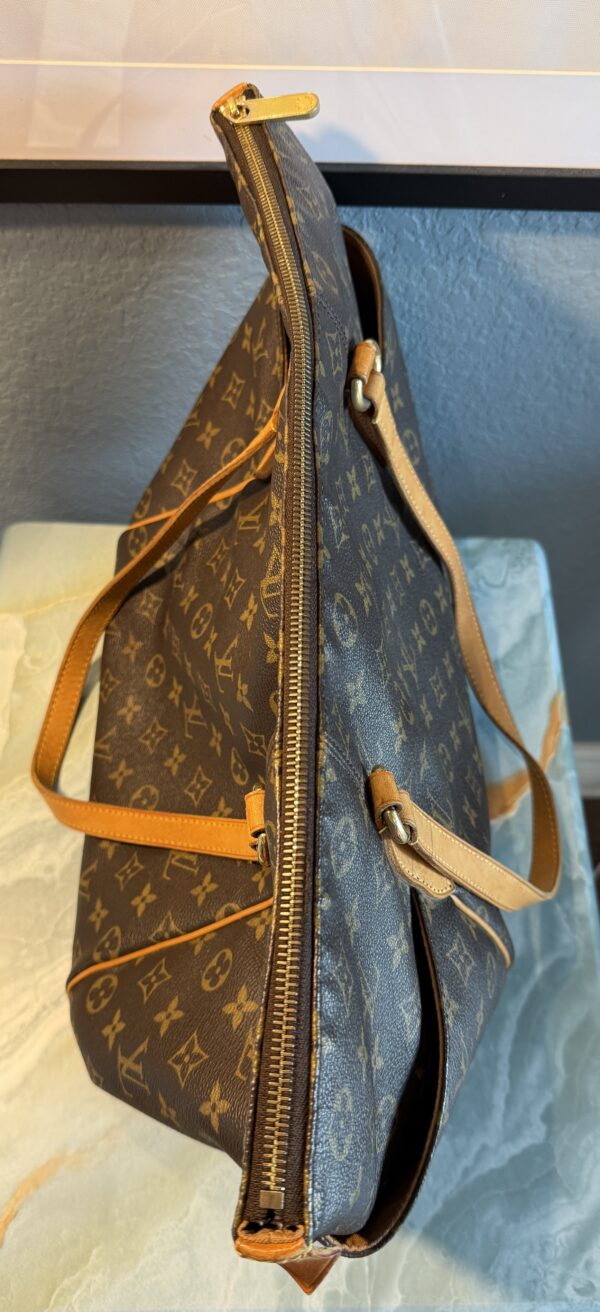 Authentic Louis Vuitton Totally GM - Image 27