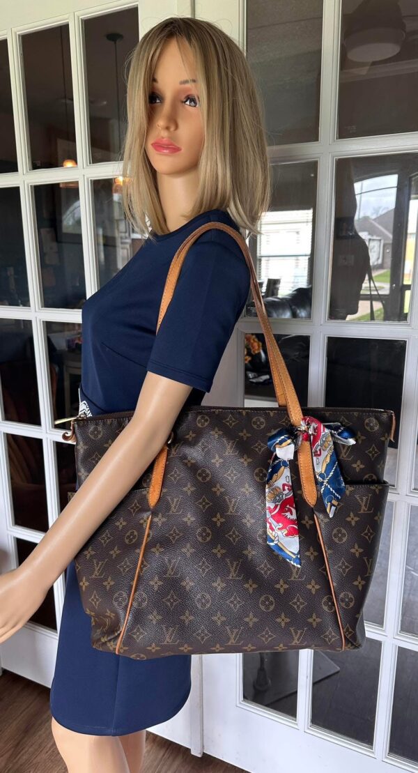 Authentic Louis Vuitton Totally GM - Image 3