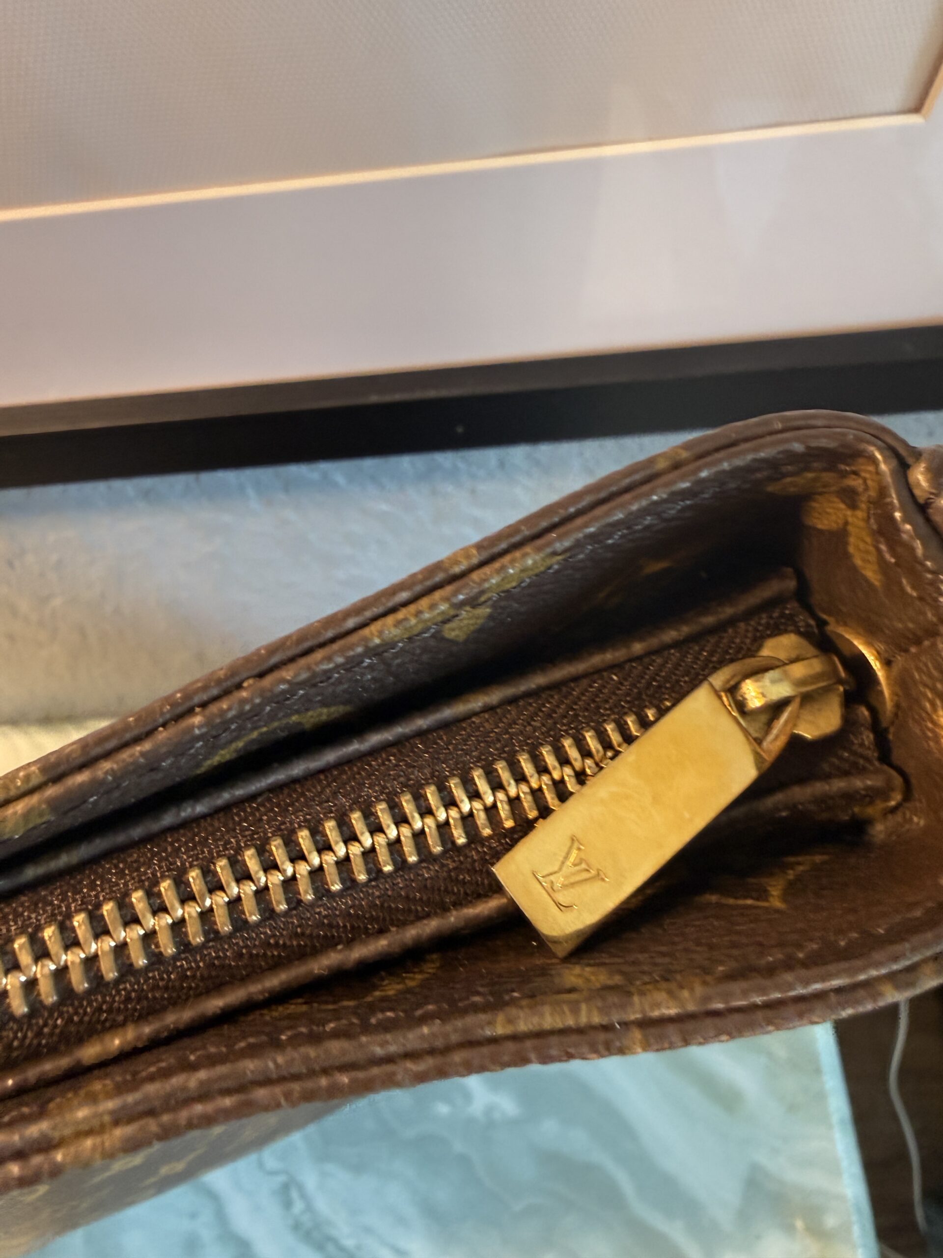 Authentic Louis Vuitton Looping GM, converted to crossbody, choose your own generic strap, original strap included (unattached) - Image 18