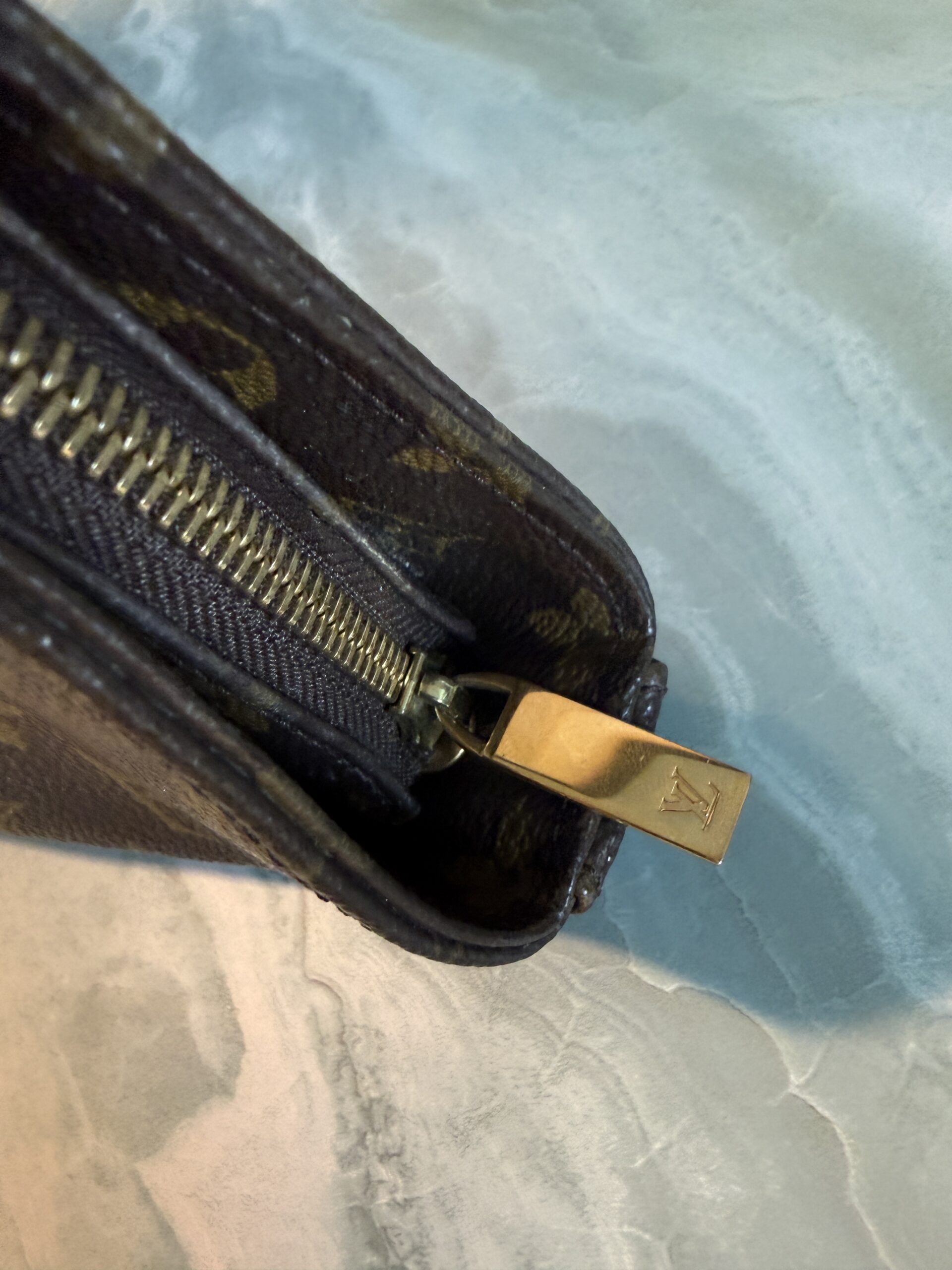 Authentic Louis Vuitton Looping GM, converted to crossbody, choose your own generic strap, original strap included (unattached) - Image 17