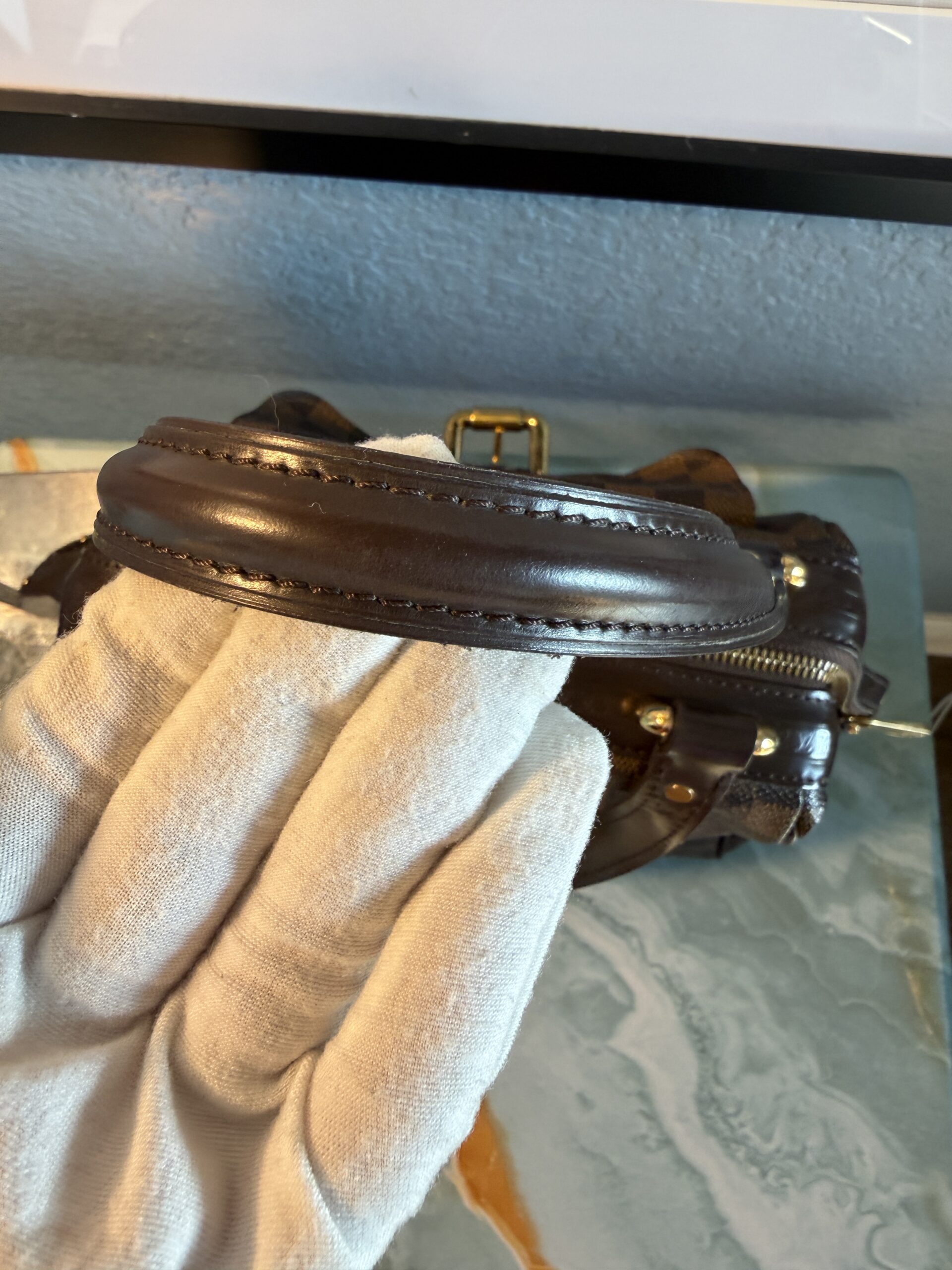 Authentic Louis Vuitton Knightsbridge with LV dustbag included - Image 24