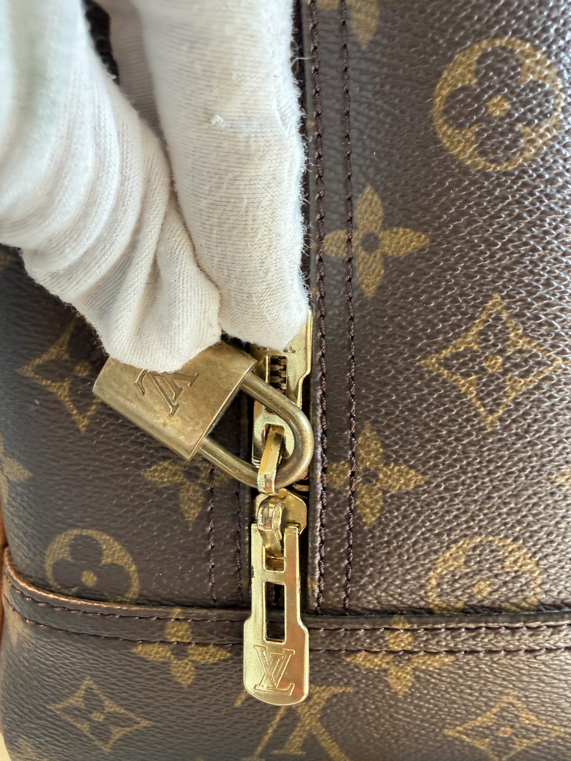 Authentic Louis Vuitton Deauville with generic crossbody chain, LV tag, and LV lock (attached with no key) - Image 14