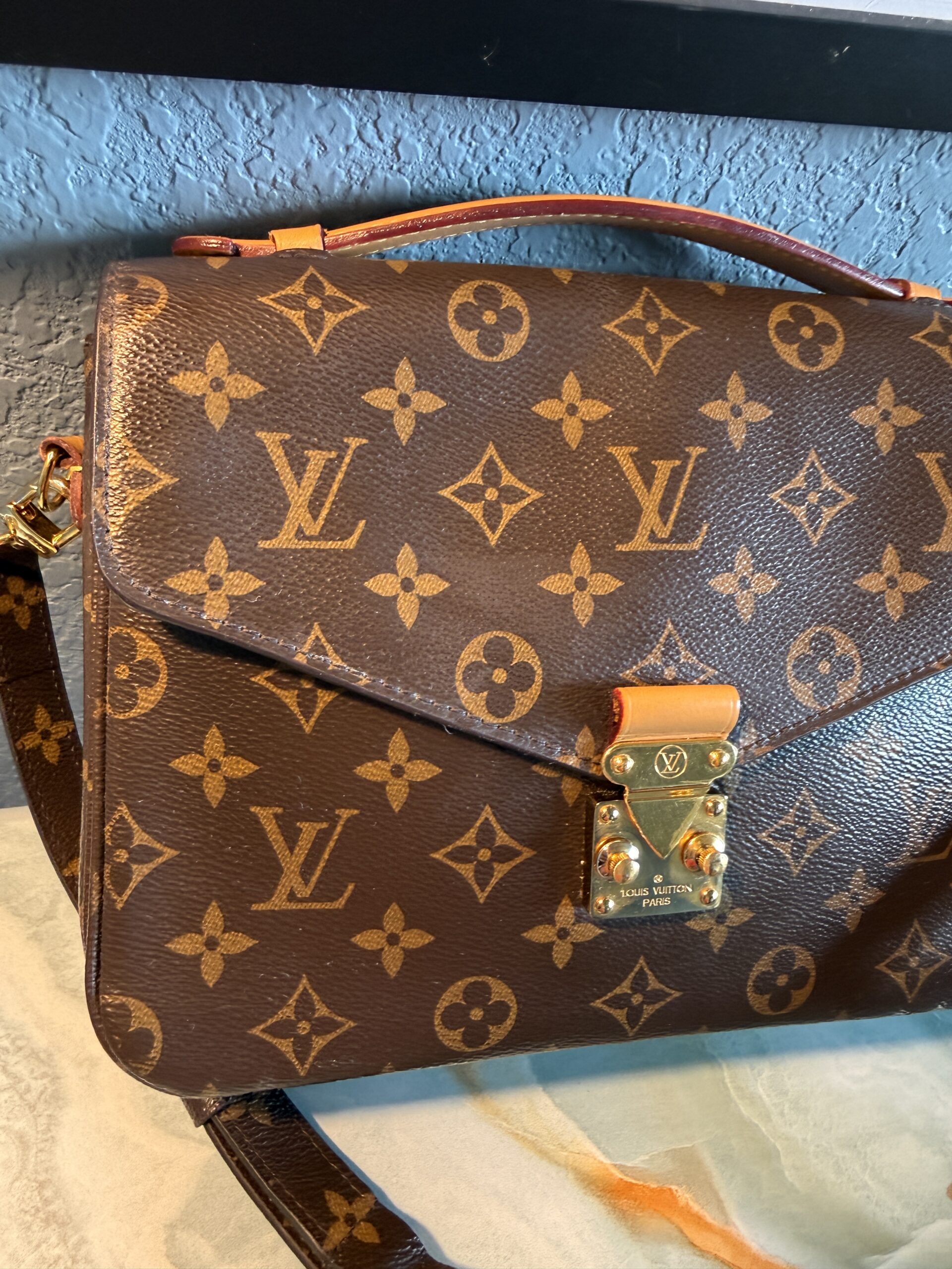 Authentic Louis Vuitton Pochette Métis with LV strap included - Image 5