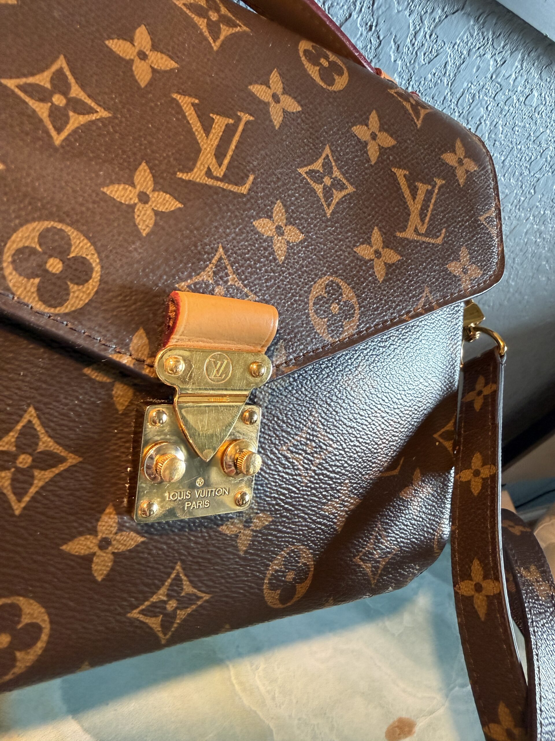 Authentic Louis Vuitton Pochette Métis with LV strap included - Image 6