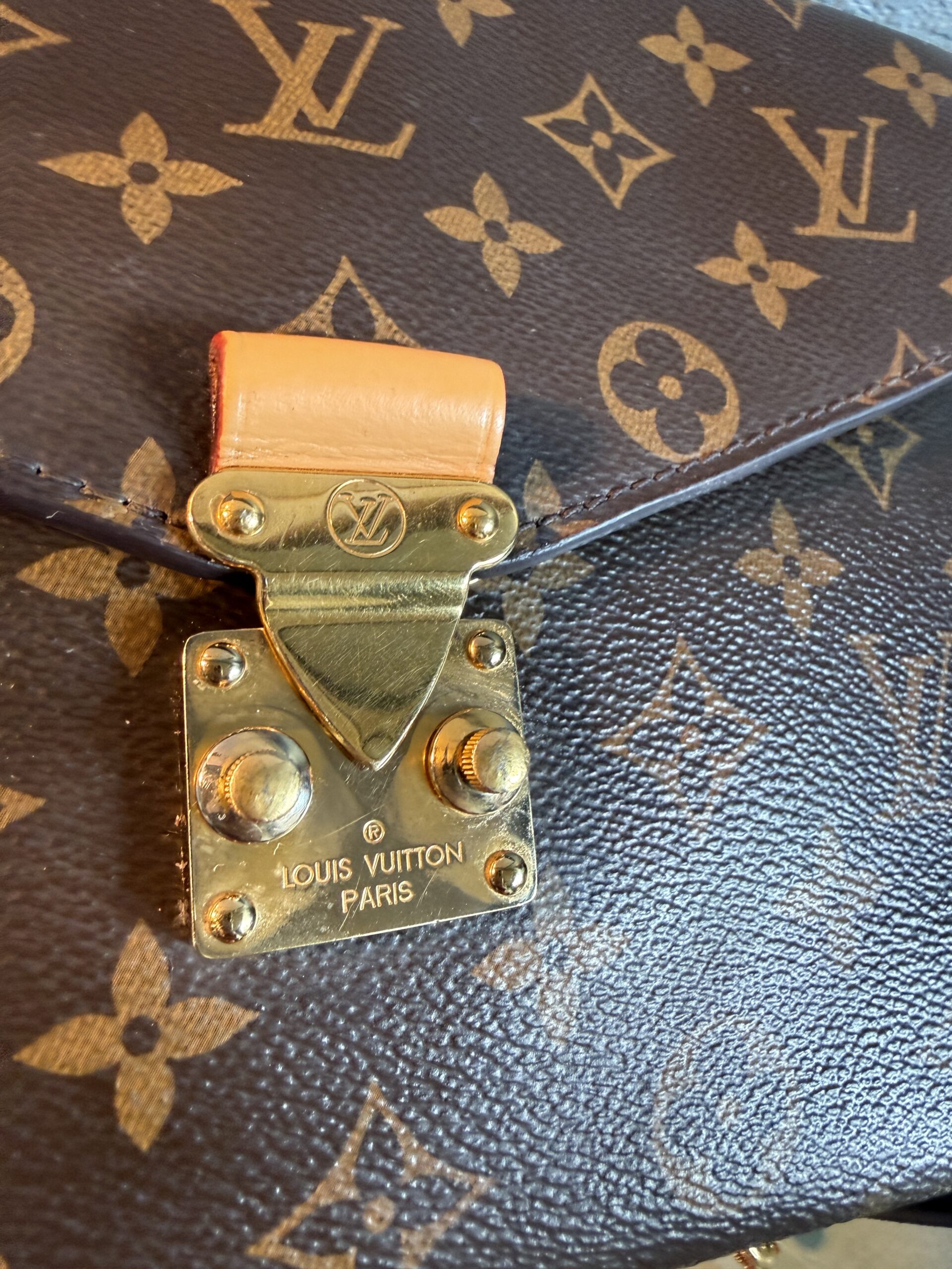 Authentic Louis Vuitton Pochette Métis with LV strap included - Image 7