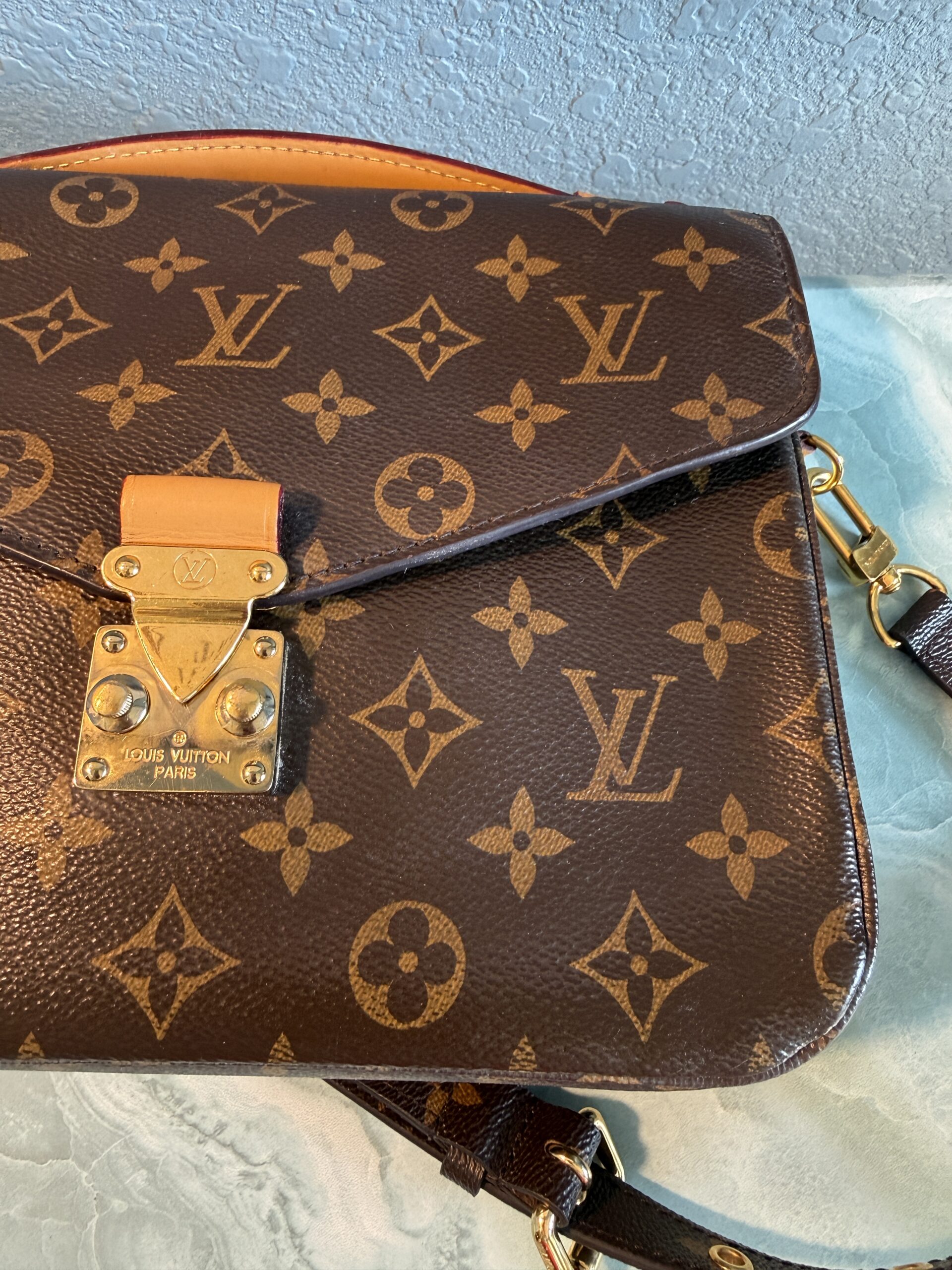 Authentic Louis Vuitton Pochette Métis with LV strap included - Image 8