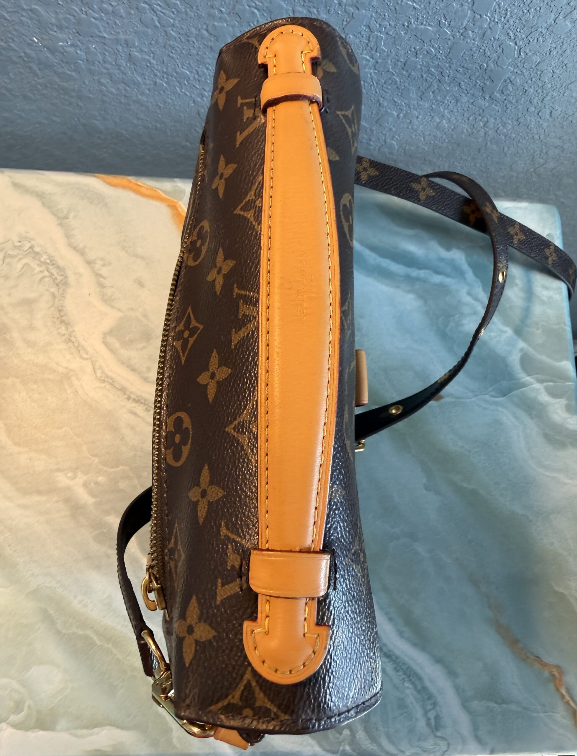 Authentic Louis Vuitton Pochette Métis with LV strap included - Image 9