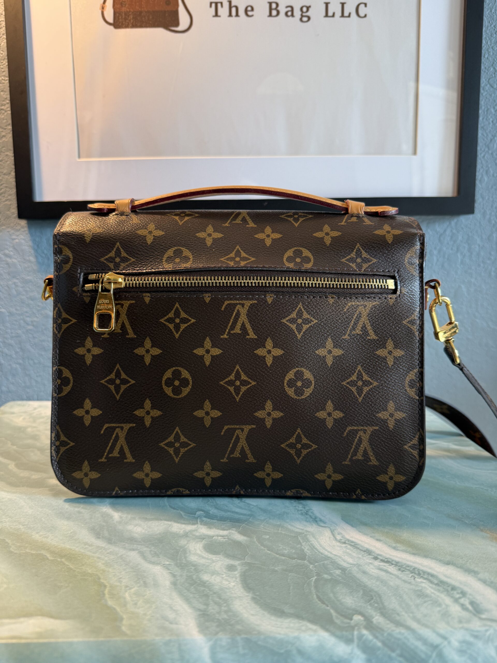 Authentic Louis Vuitton Pochette Métis with LV strap included - Image 11