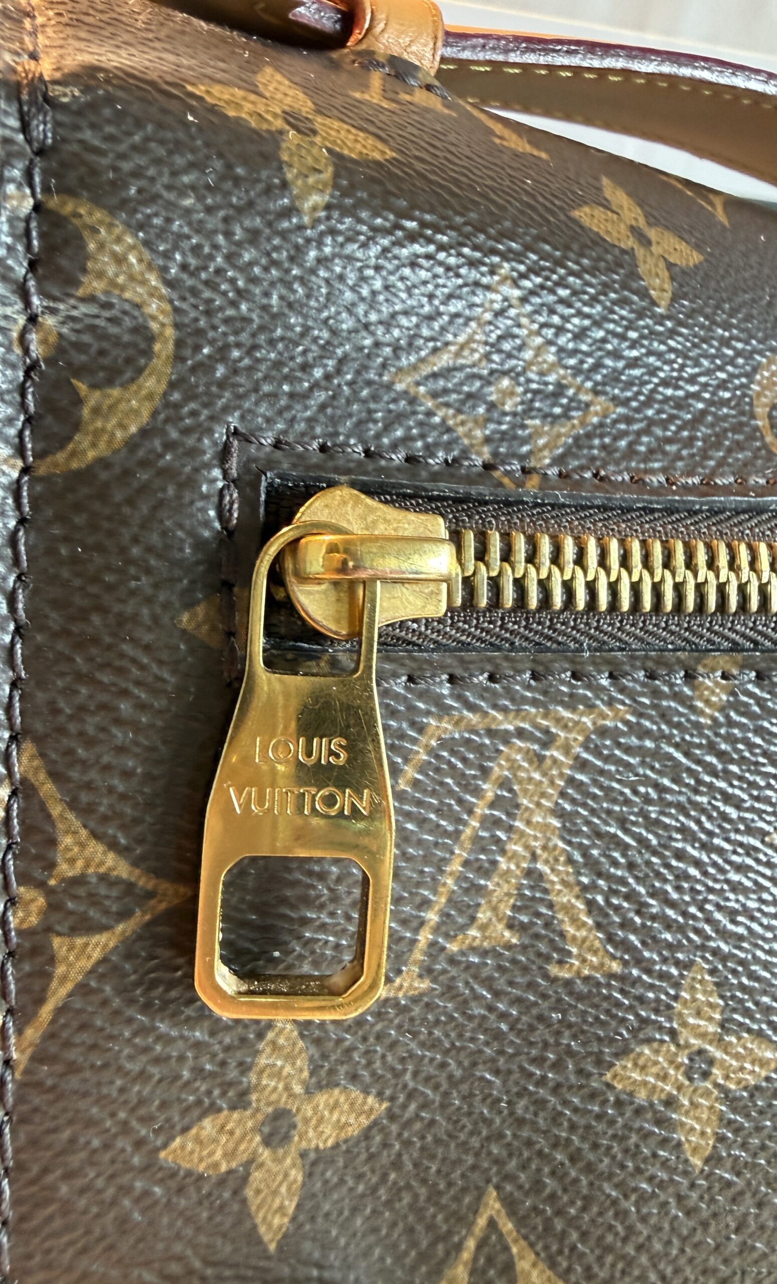Authentic Louis Vuitton Pochette Métis with LV strap included - Image 15