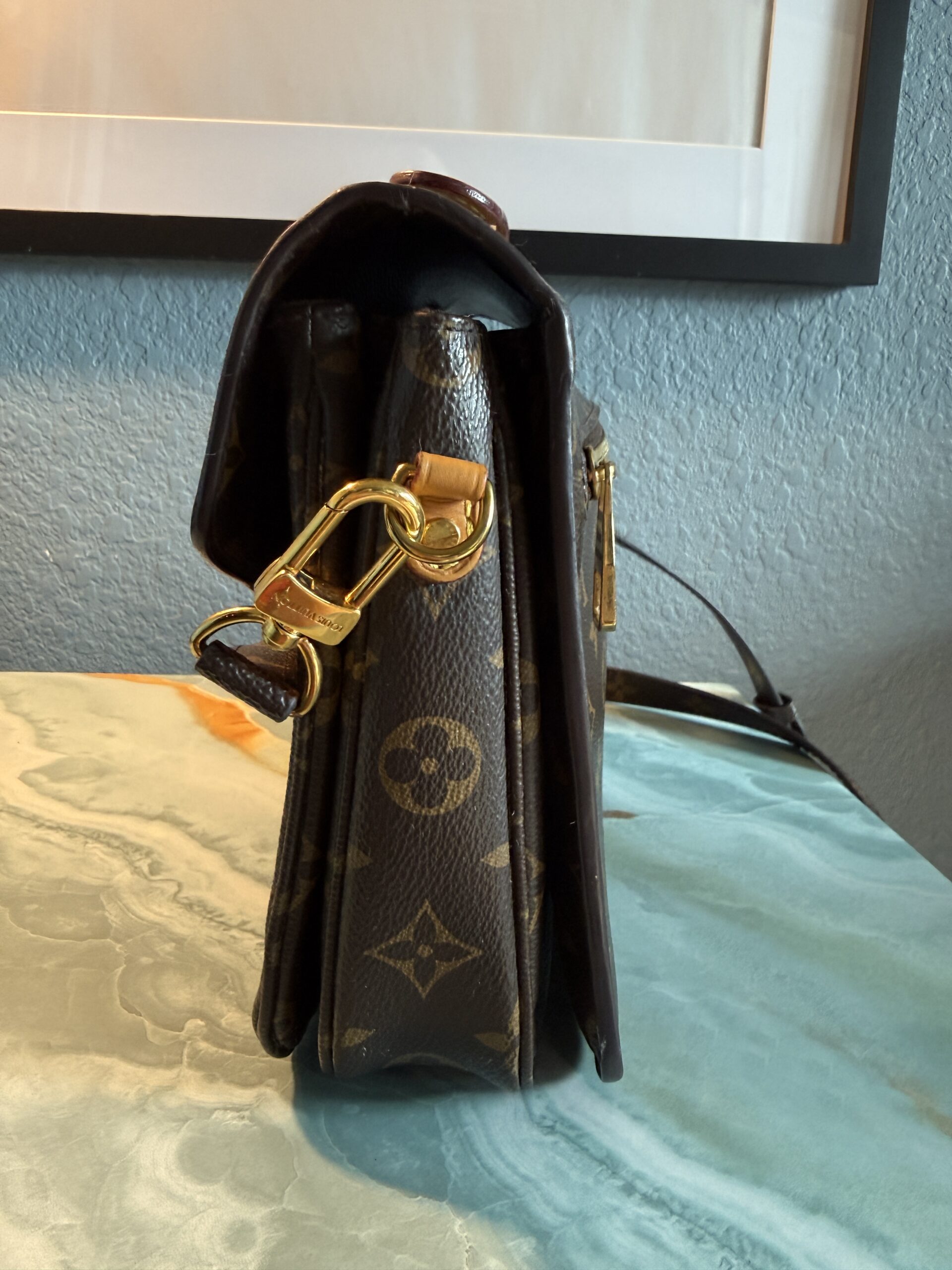 Authentic Louis Vuitton Pochette Métis with LV strap included - Image 12