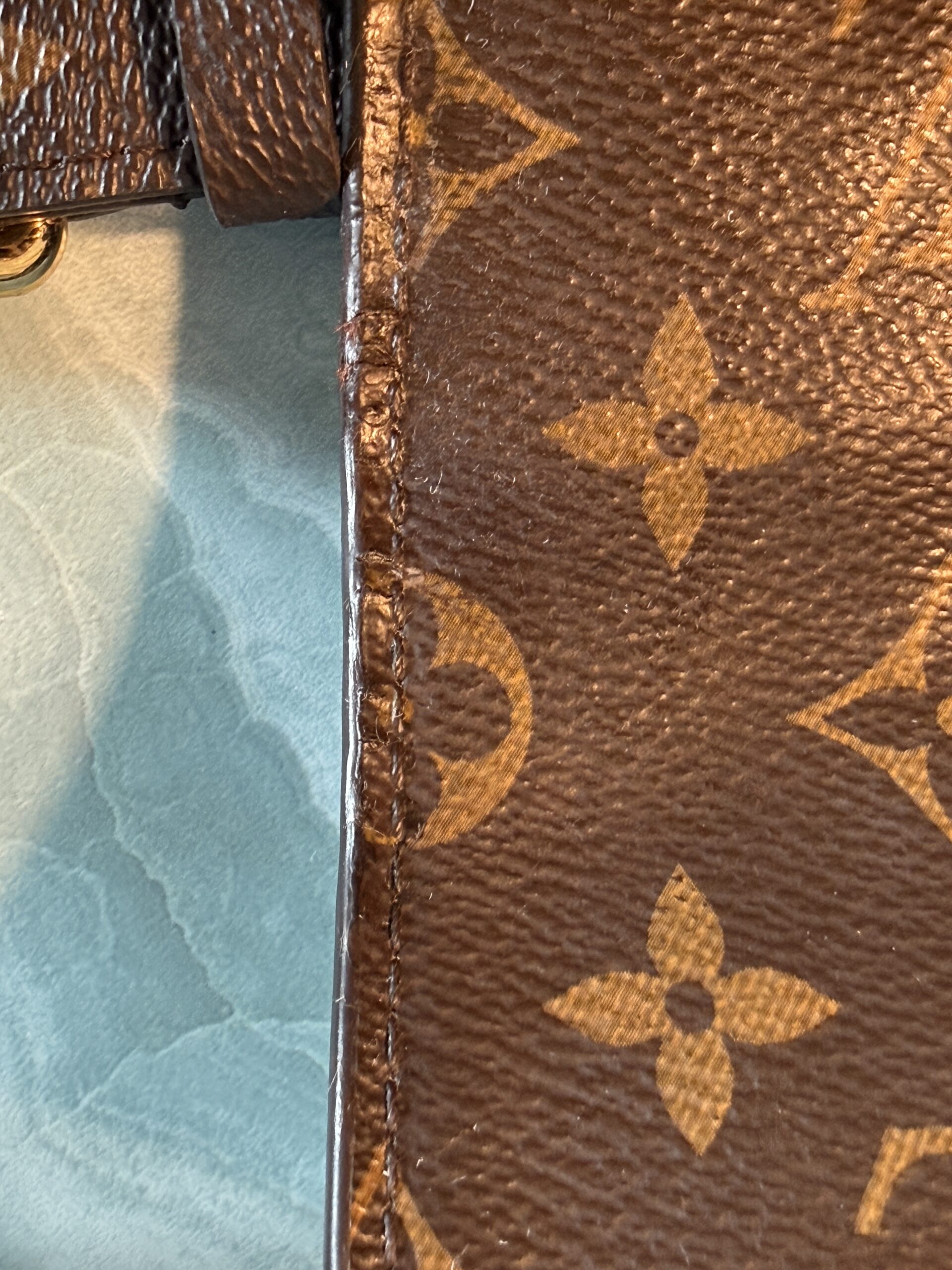 Authentic Louis Vuitton Pochette Métis with LV strap included - Image 18