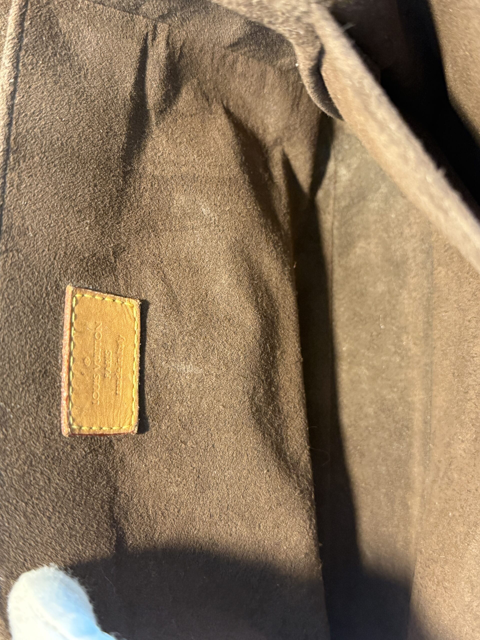 Authentic Louis Vuitton Pochette Métis with LV strap included - Image 22