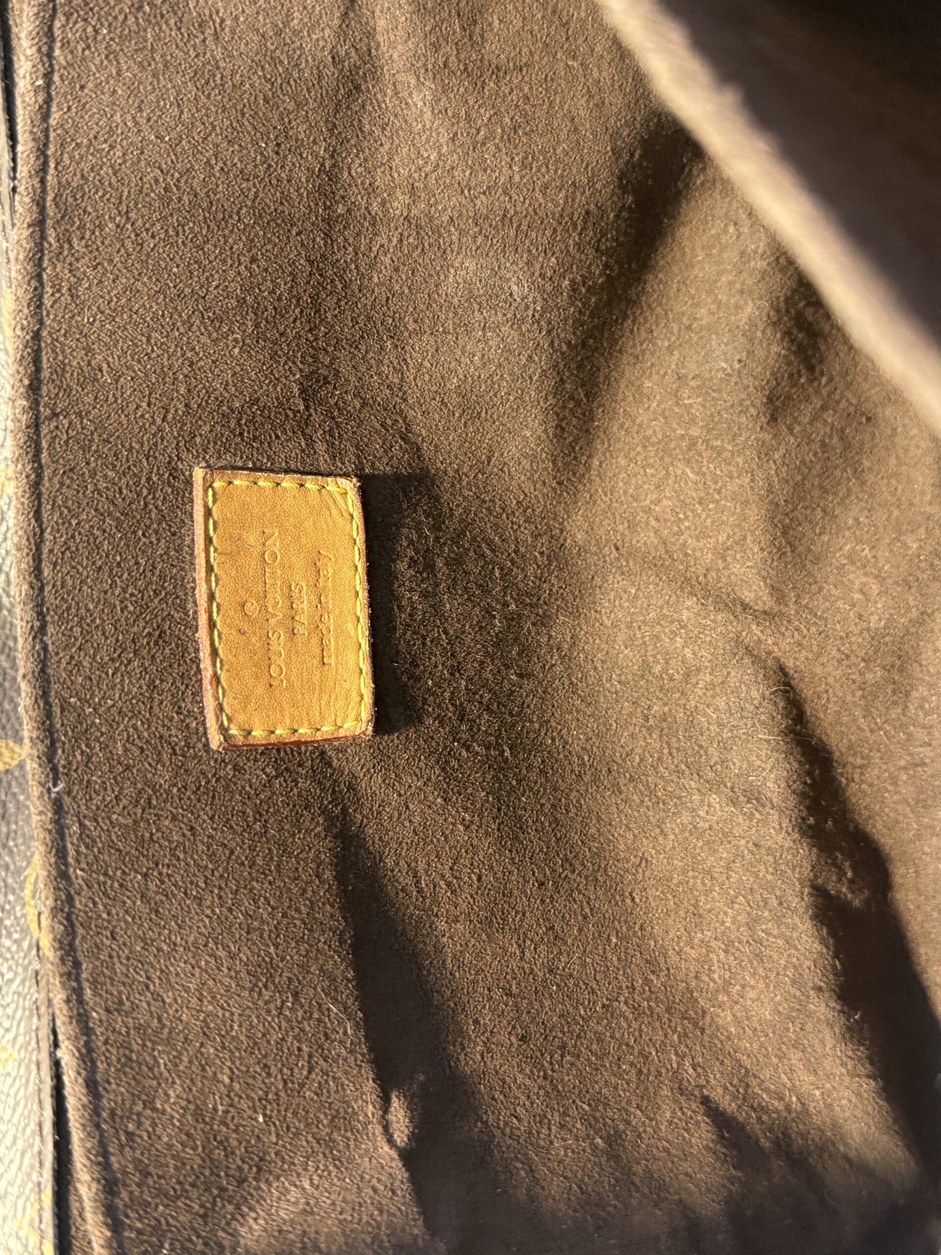 Authentic Louis Vuitton Pochette Métis with LV strap included - Image 23