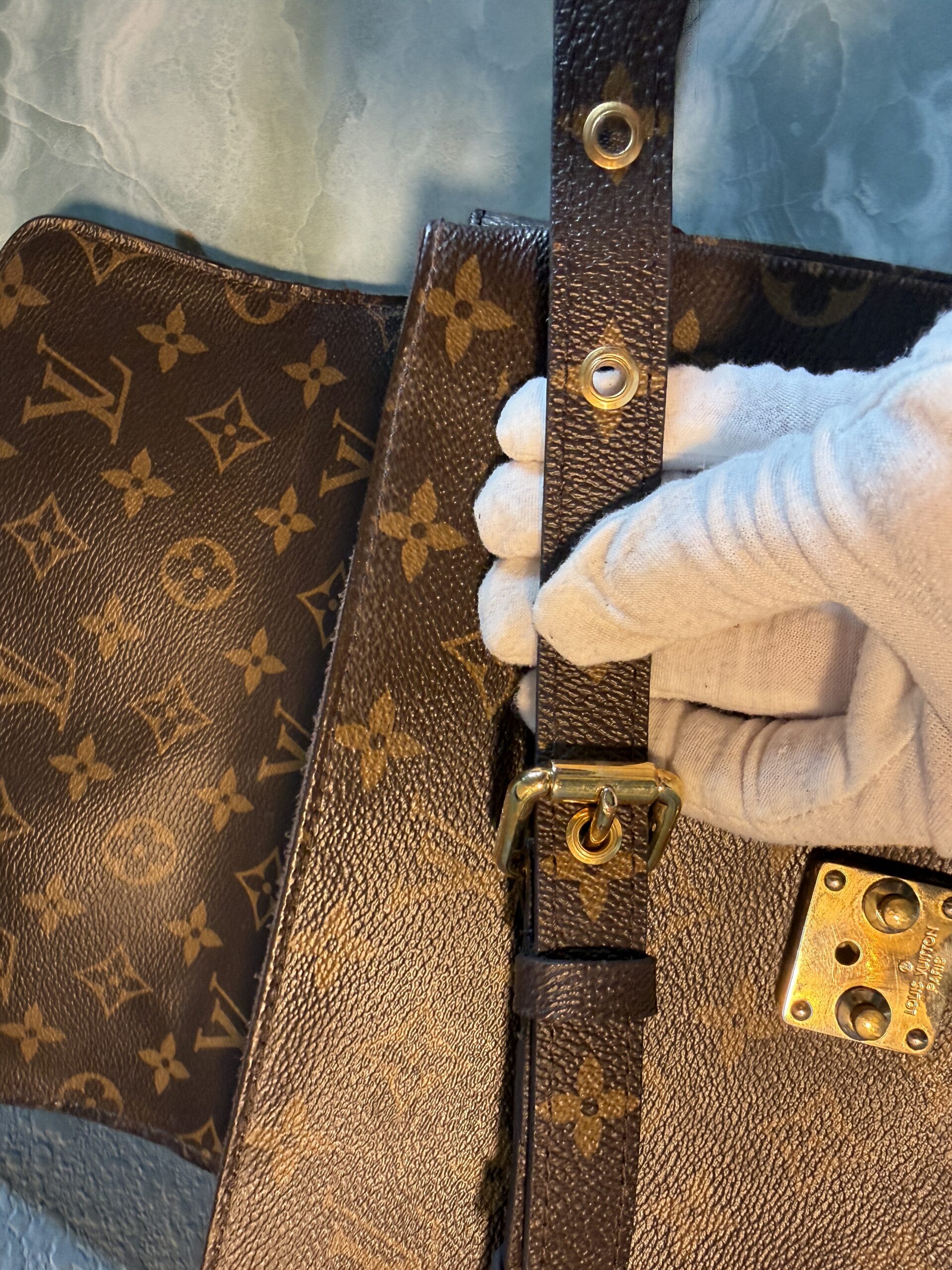 Authentic Louis Vuitton Pochette Métis with LV strap included - Image 29