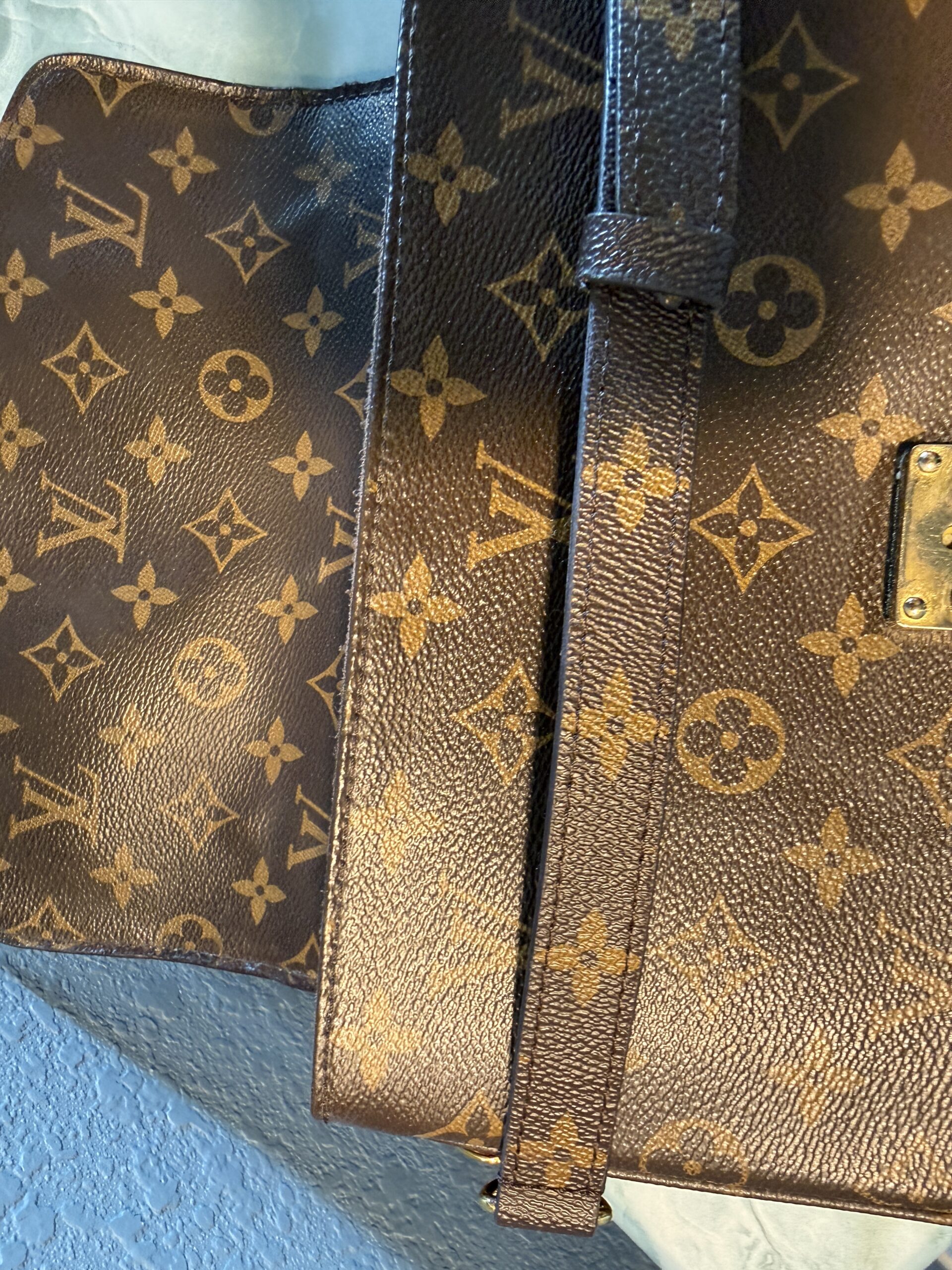 Authentic Louis Vuitton Pochette Métis with LV strap included - Image 30