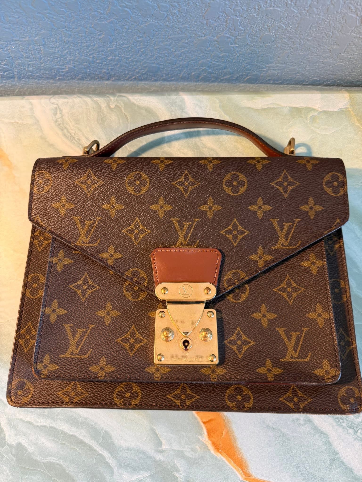 Authentic Louis Vuitton Monceau 26 with LV strap and LV key included - Image 7