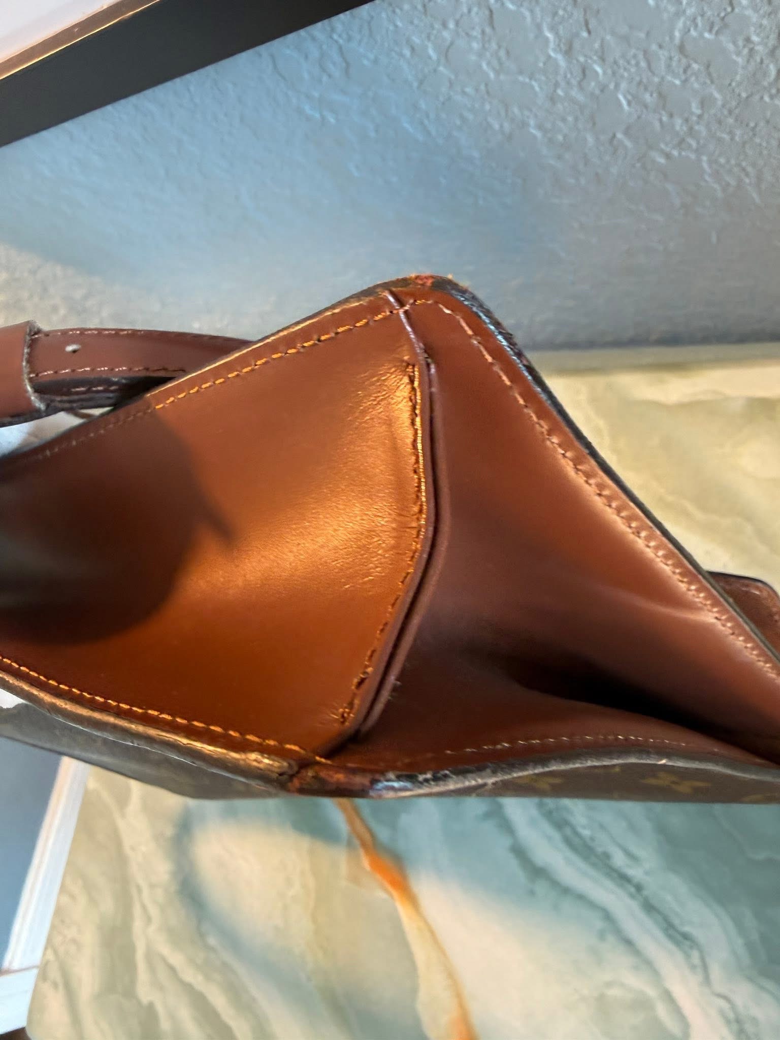 Authentic Louis Vuitton Monceau 26 with LV strap and LV key included - Image 12