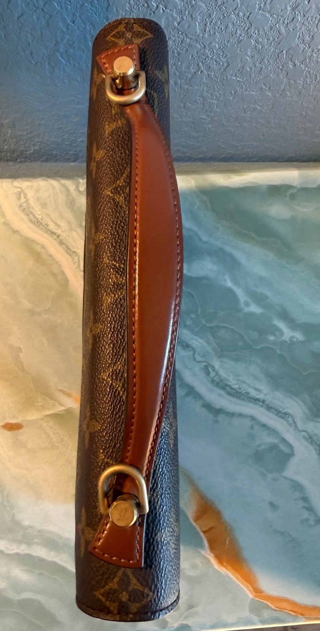 Authentic Louis Vuitton Monceau 26 with LV strap and LV key included - Image 15