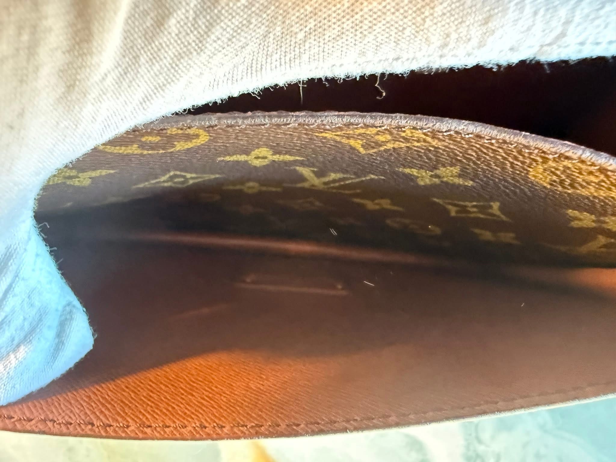 Authentic Louis Vuitton Monceau 26 with LV strap and LV key included - Image 16