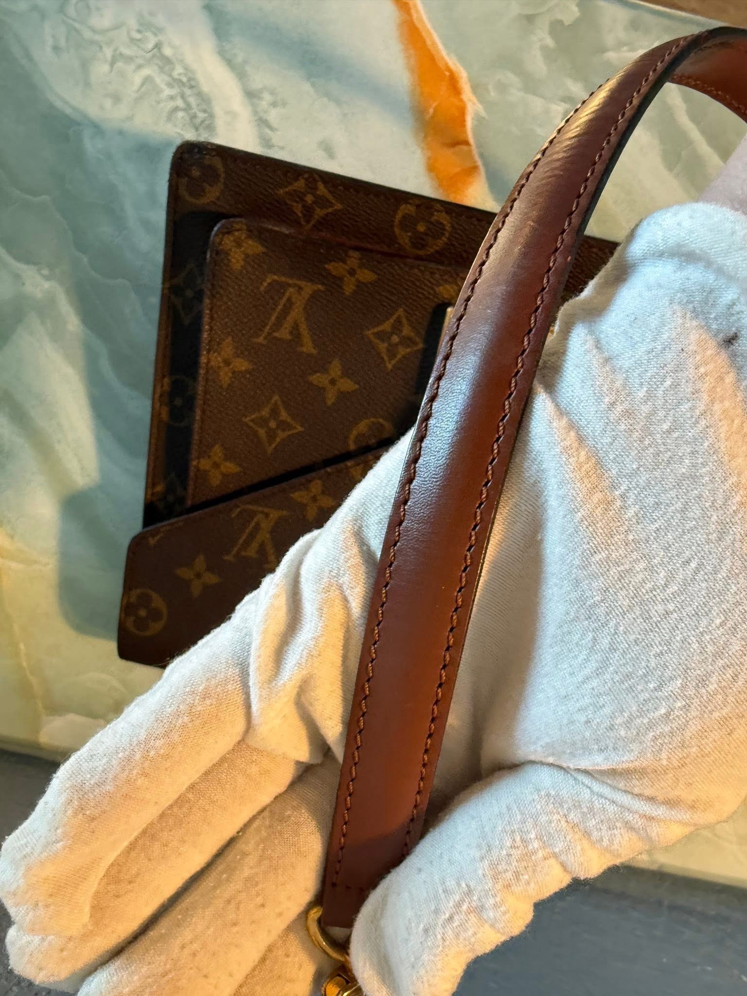 Authentic Louis Vuitton Monceau 26 with LV strap and LV key included - Image 20