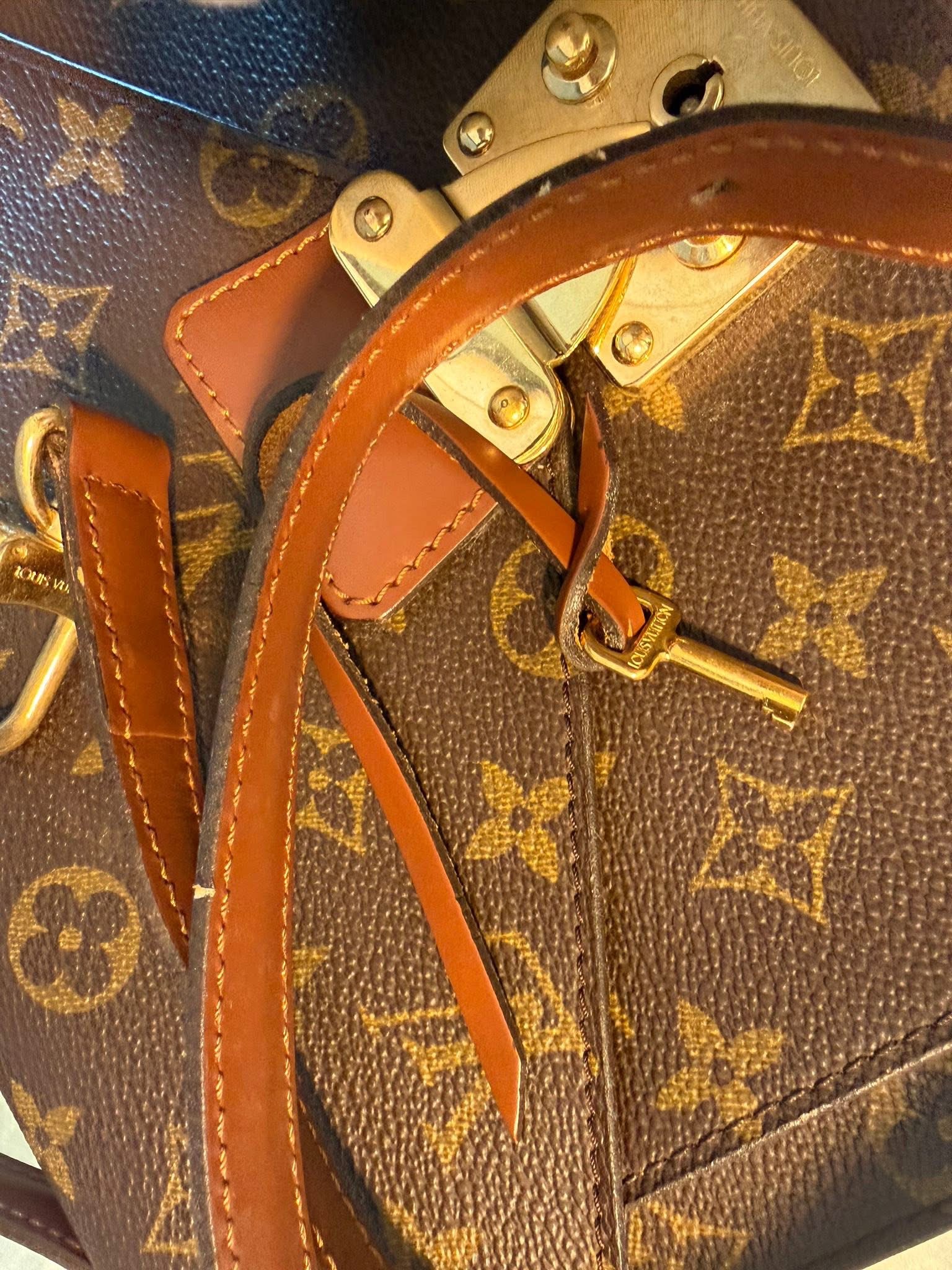 Authentic Louis Vuitton Monceau 26 with LV strap and LV key included - Image 23