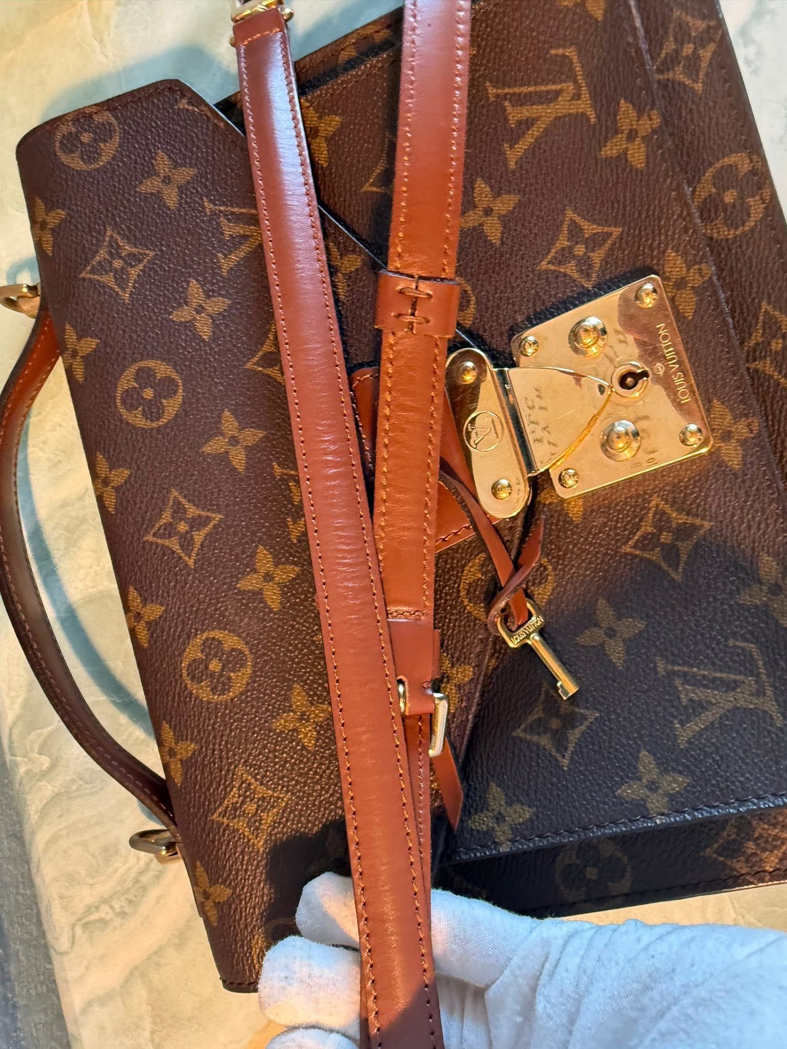 Authentic Louis Vuitton Monceau 26 with LV strap and LV key included - Image 25