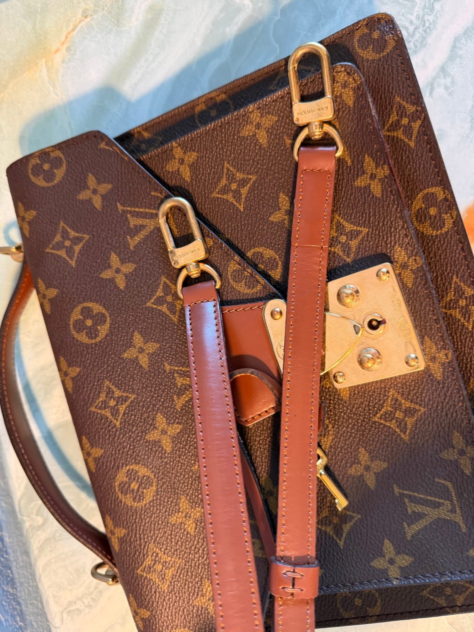 Authentic Louis Vuitton Monceau 26 with LV strap and LV key included - Image 27