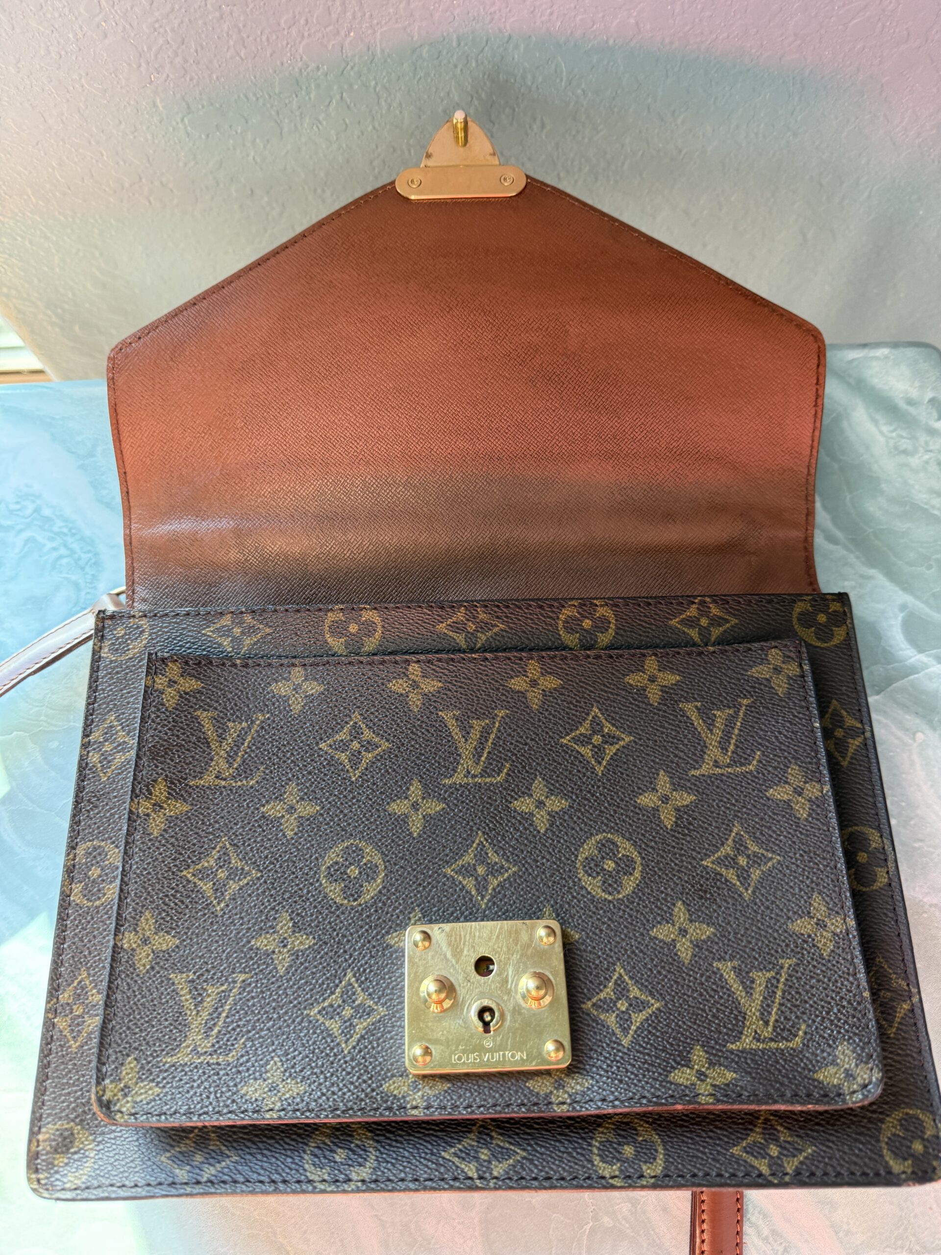 Authentic Louis Vuitton Monceau 26 with LV strap and LV key included - Image 30