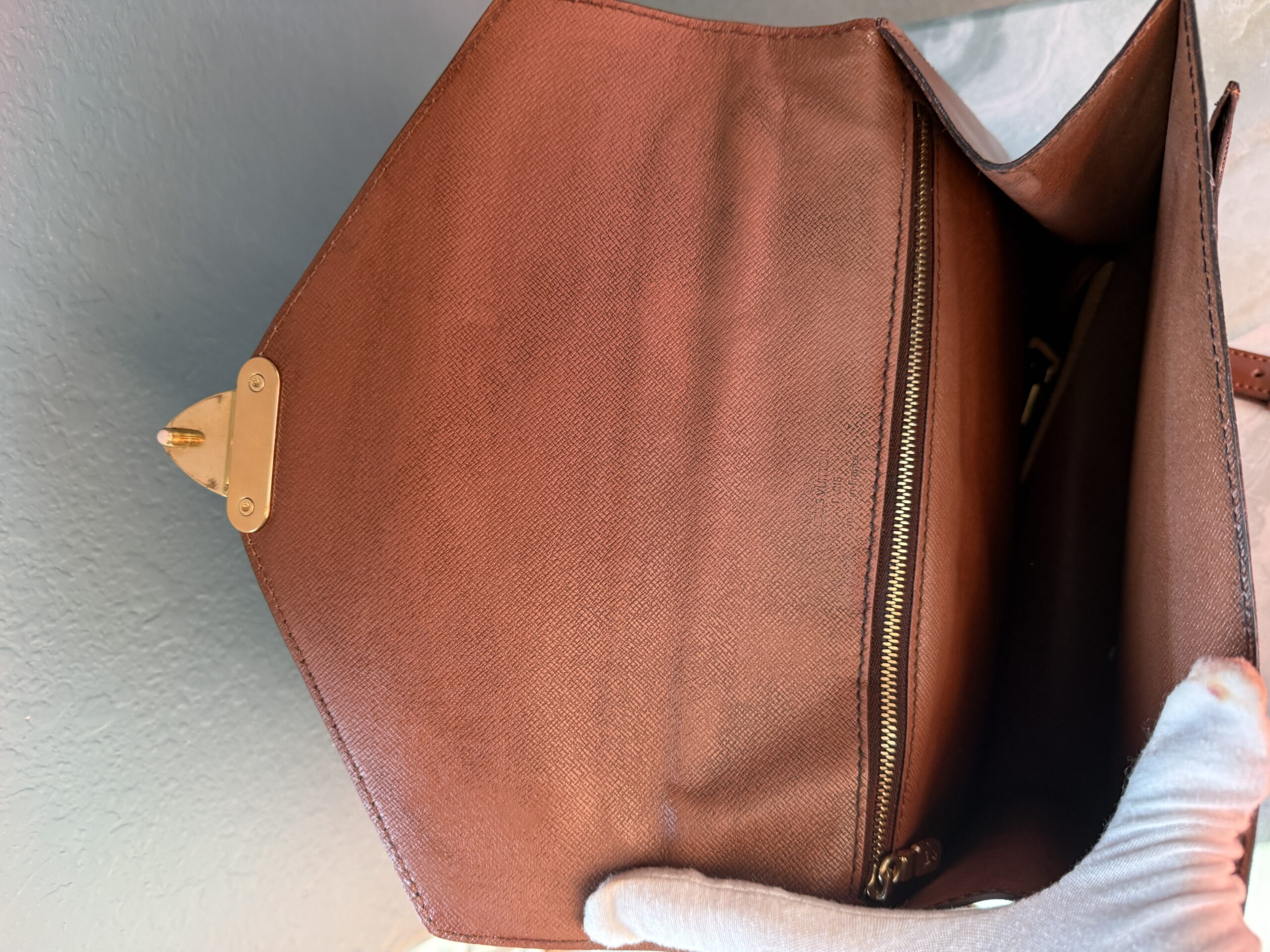 Authentic Louis Vuitton Monceau 26 with LV strap and LV key included - Image 32