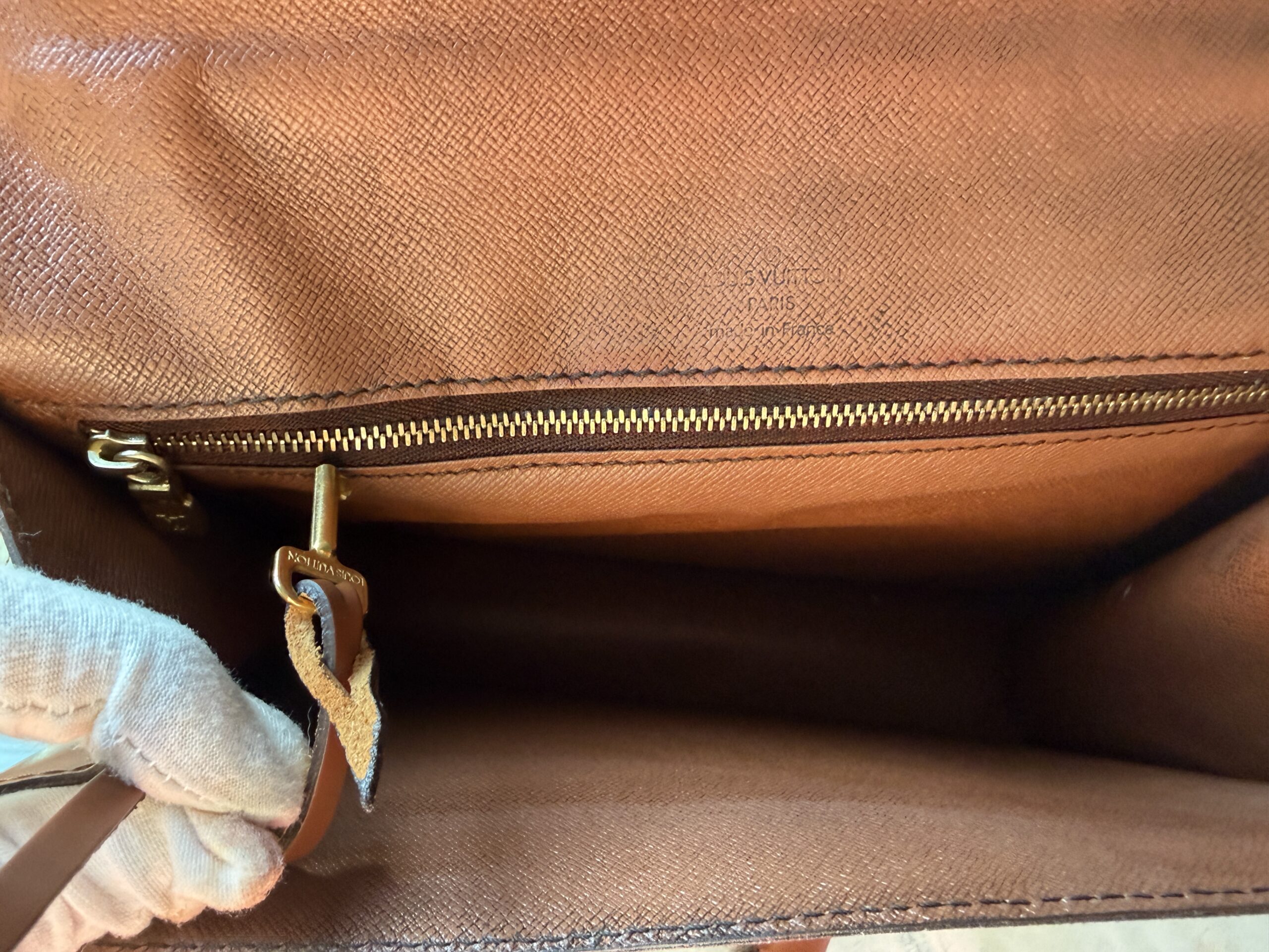 Authentic Louis Vuitton Monceau 26 with LV strap and LV key included - Image 34