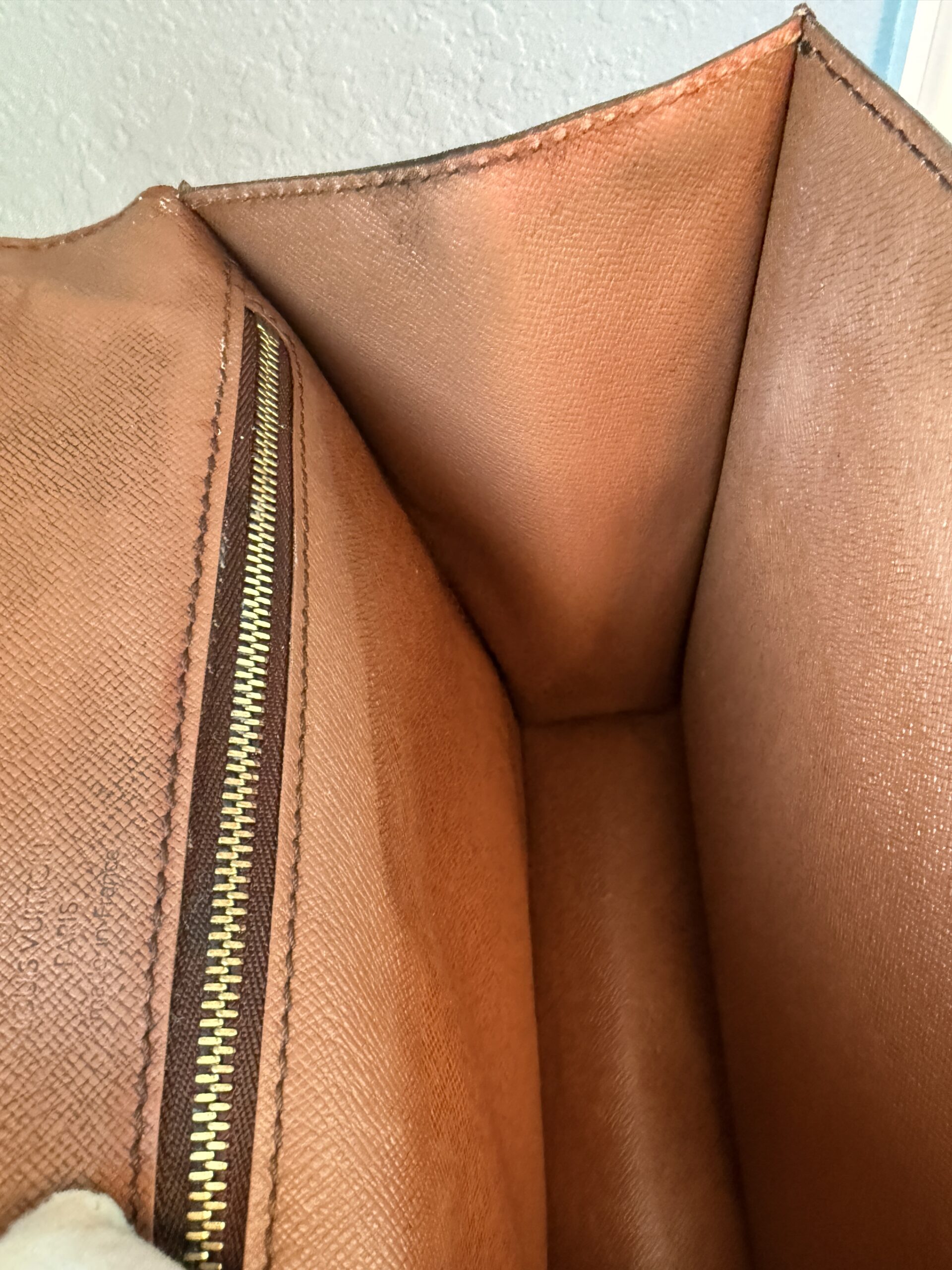 Authentic Louis Vuitton Monceau 26 with LV strap and LV key included - Image 35