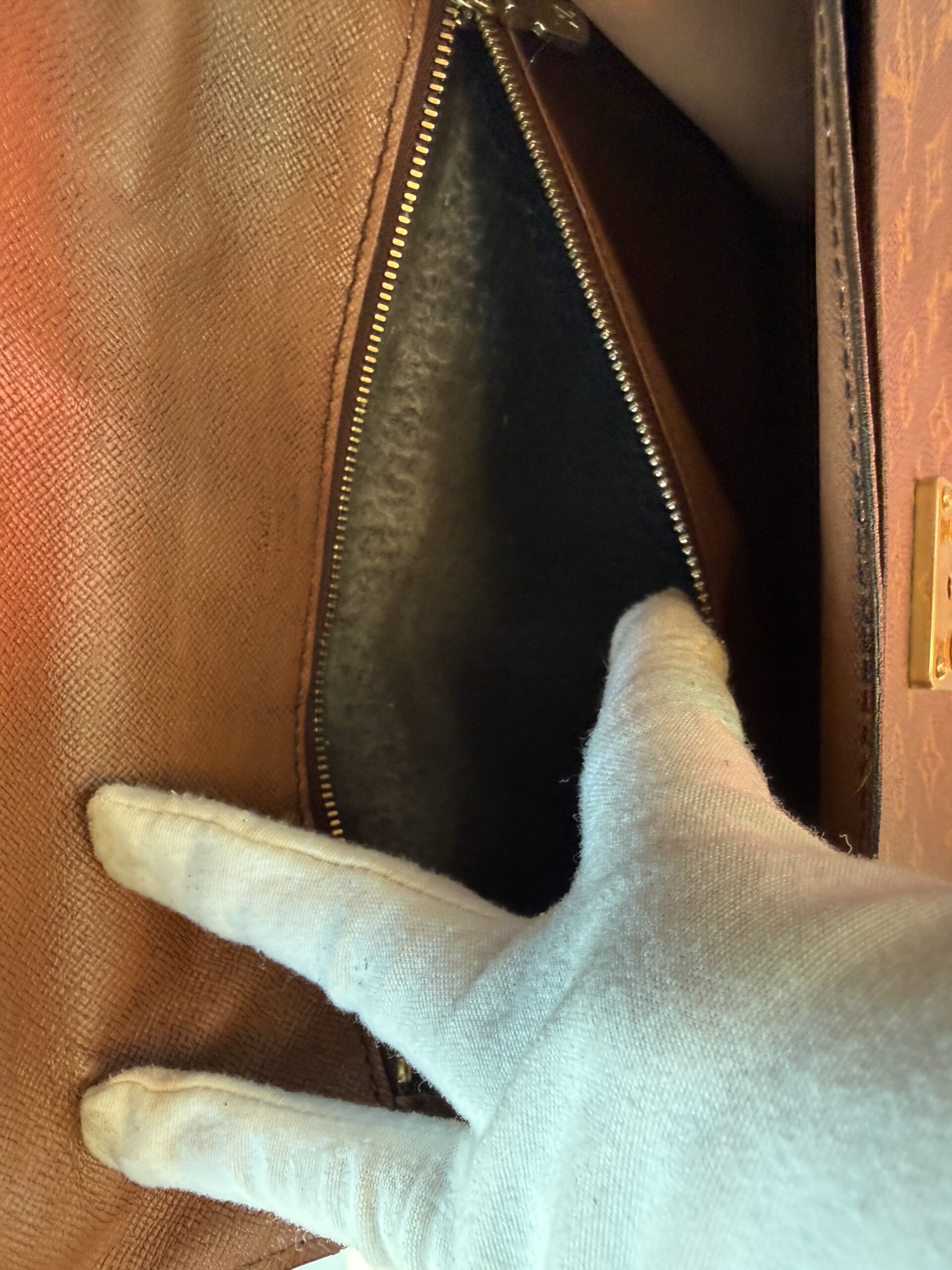 Authentic Louis Vuitton Monceau 26 with LV strap and LV key included - Image 36