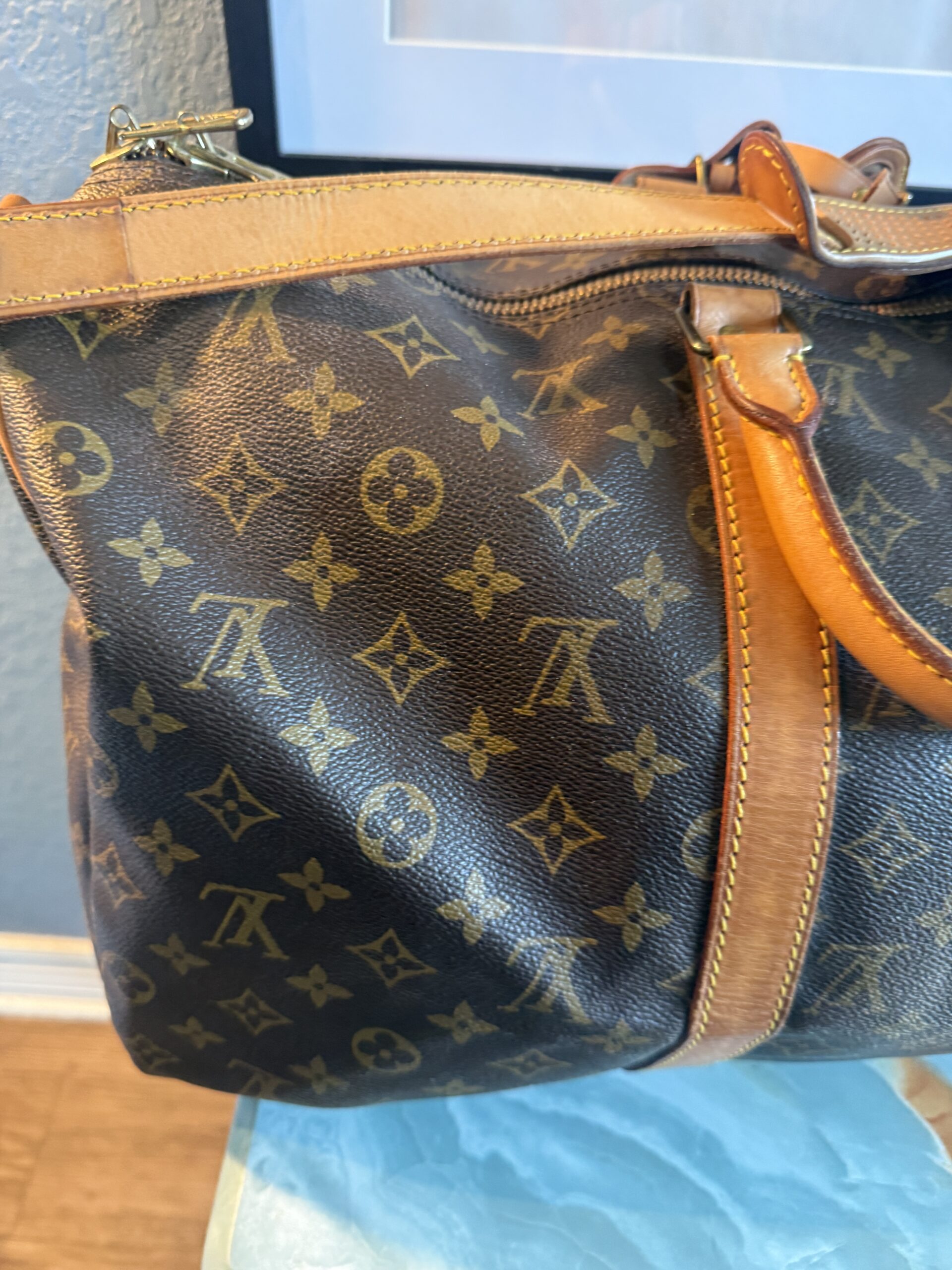 Authentic Louis Vuitton Keepall 50 Bandouliere with lock and key, LV strap, and LV luggage tag all included - Image 20