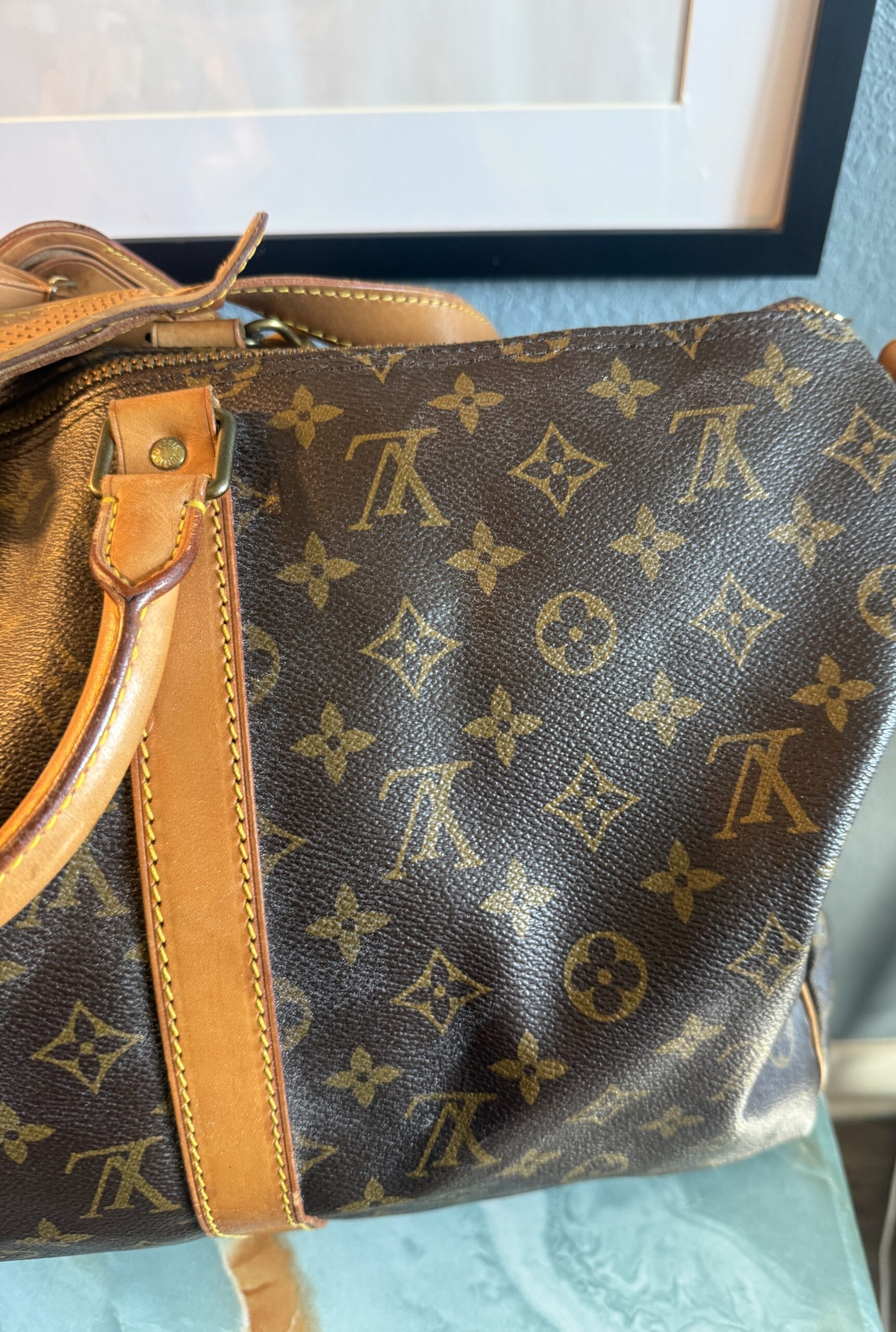 Authentic Louis Vuitton Keepall 50 Bandouliere with lock and key, LV strap, and LV luggage tag all included - Image 22