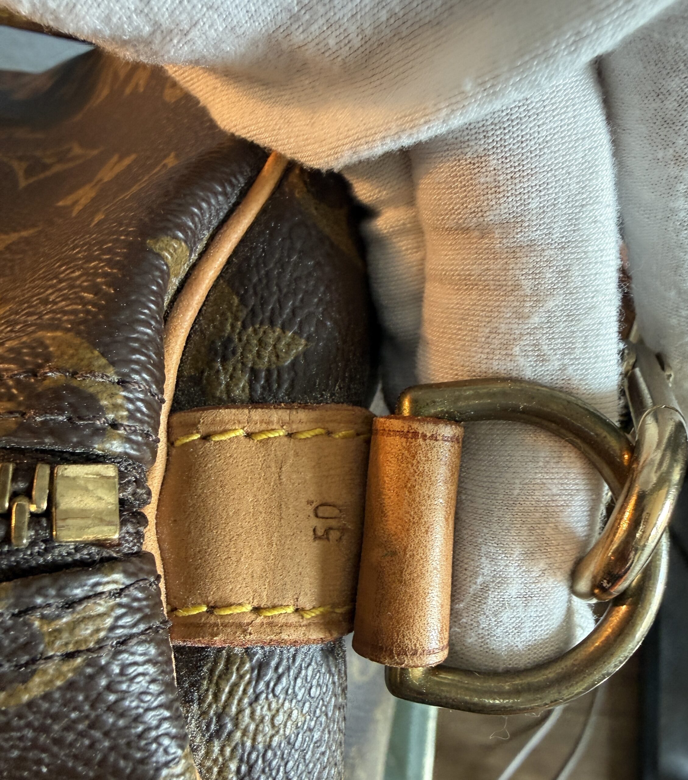 Authentic Louis Vuitton Keepall 50 Bandouliere with lock and key, LV strap, and LV luggage tag all included - Image 26