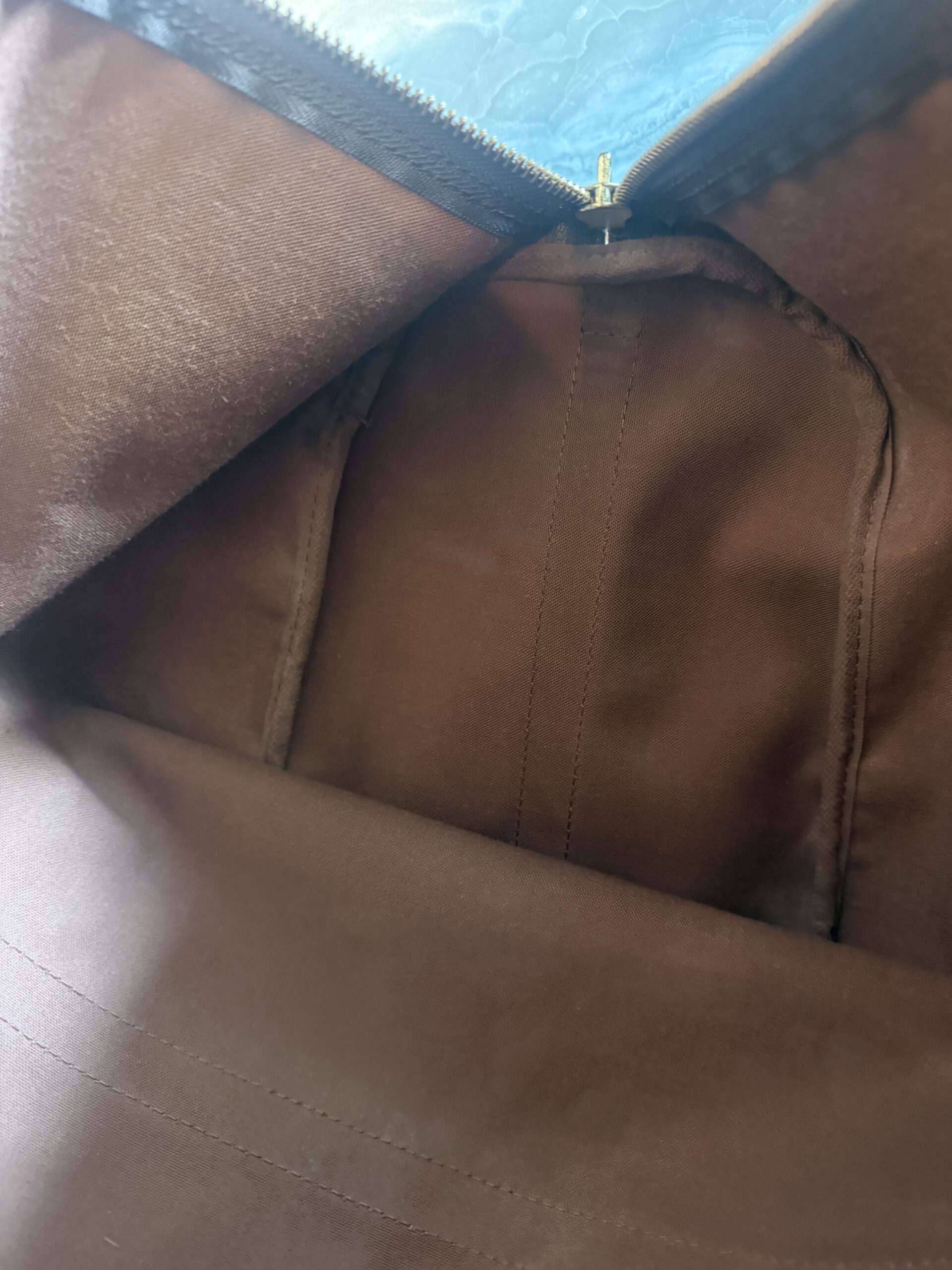 Authentic Louis Vuitton Keepall 50 Bandouliere with lock and key, LV strap, and LV luggage tag all included - Image 36