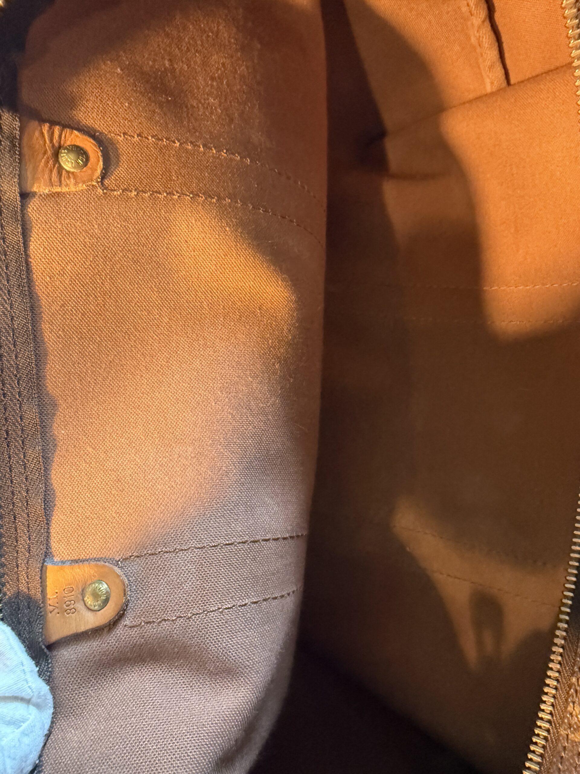 Authentic Louis Vuitton Keepall 50 Bandouliere with lock and key, LV strap, and LV luggage tag all included - Image 37